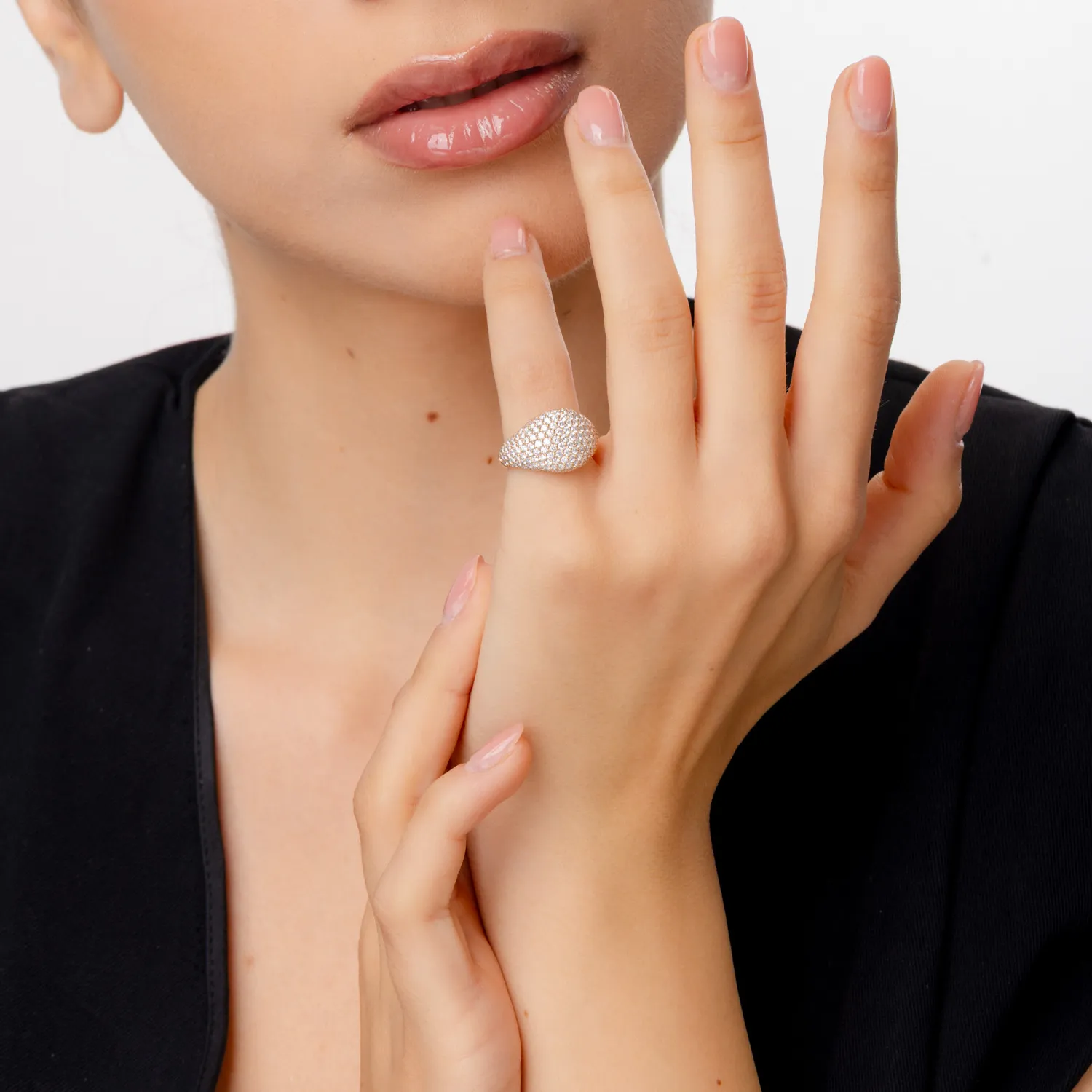 Pierścionek z 18K różowego złota z diamentami o masie 1.95ct
