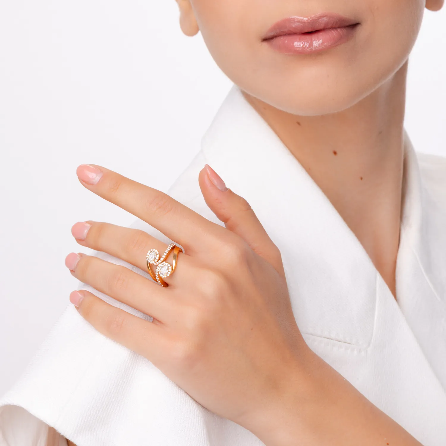 Pierścionek z 18K różowego złota z diamentami o masie 1.3ct