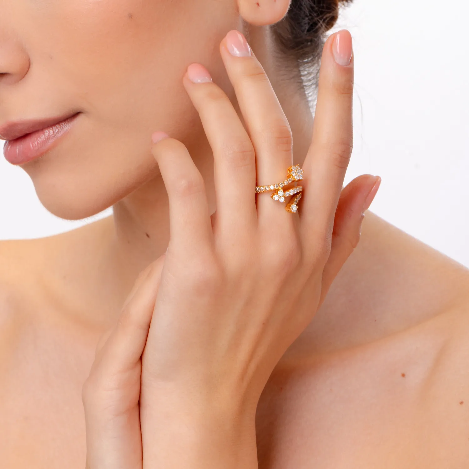 Pierścionek z 18K różowego złota z diamentami o masie 1.23ct