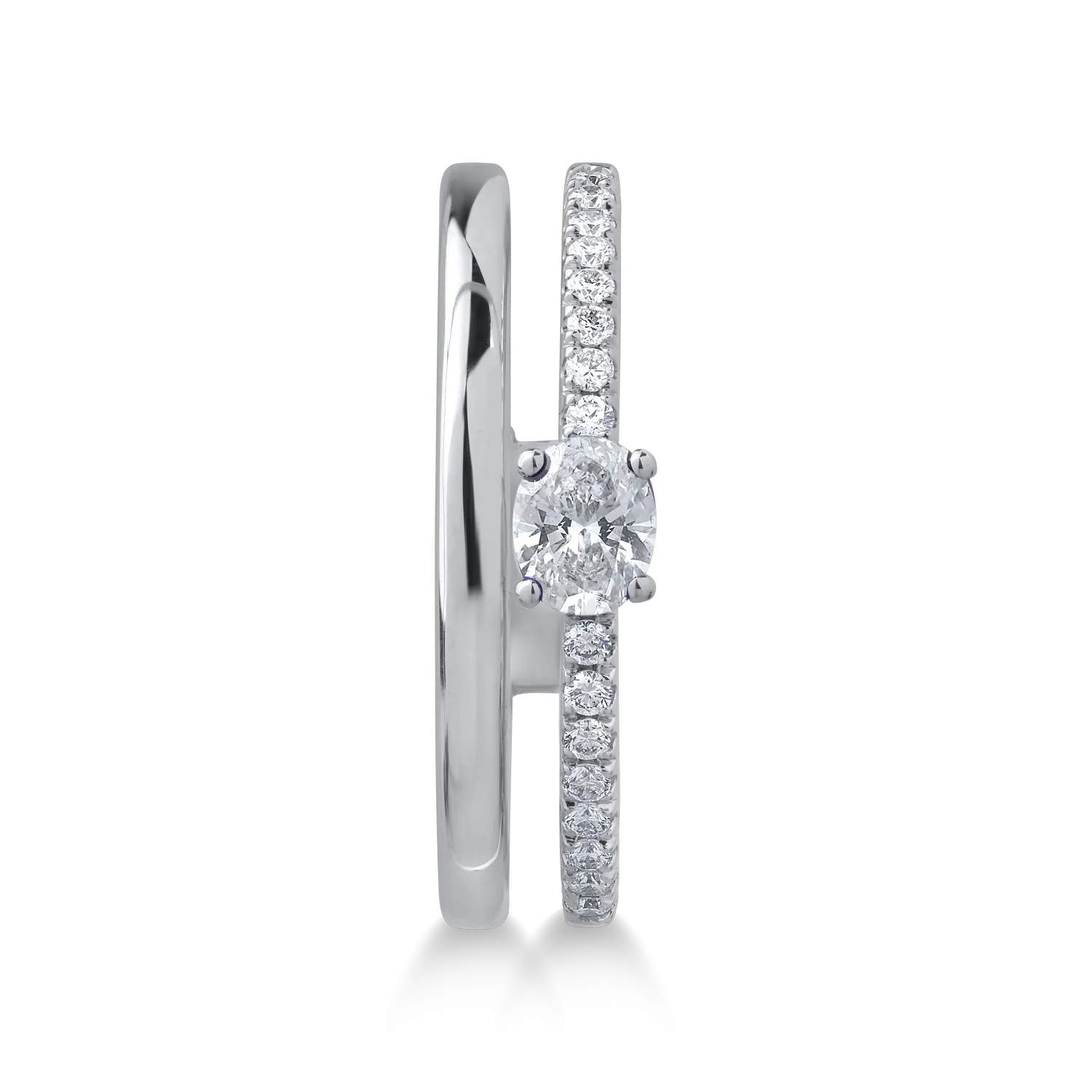 18K white gold ring with 0.2ct diamond and 0.12ct diamonds