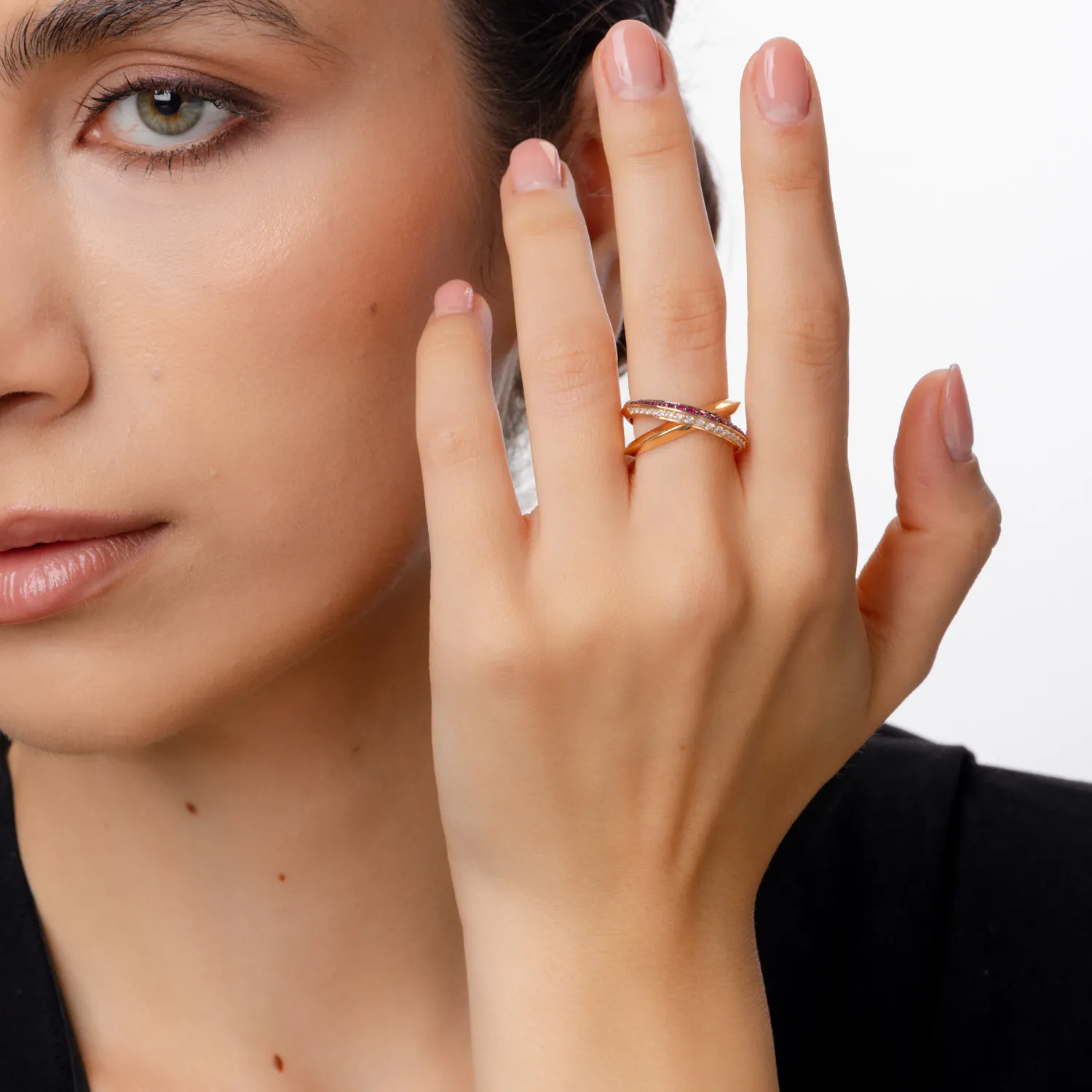 Pierścionek z 18K różowego złota z rubinami 0.32ct i diamentami 0.26ct