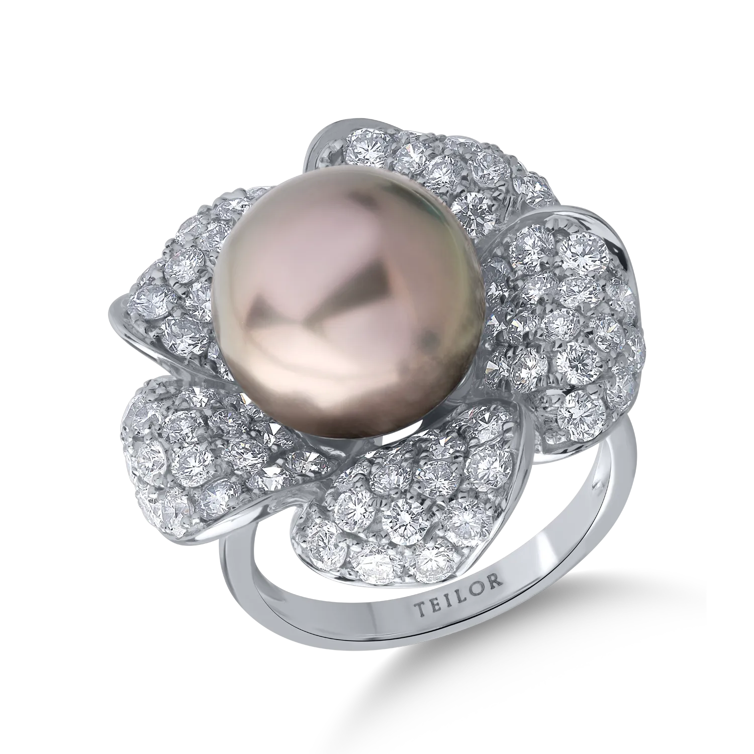 18K white gold ring with 12.3ct freshwater pearl and 2.99ct diamonds