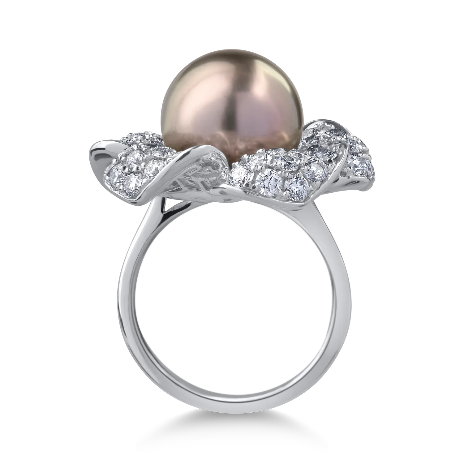 18K white gold ring with 12.3ct freshwater pearl and 2.99ct diamonds