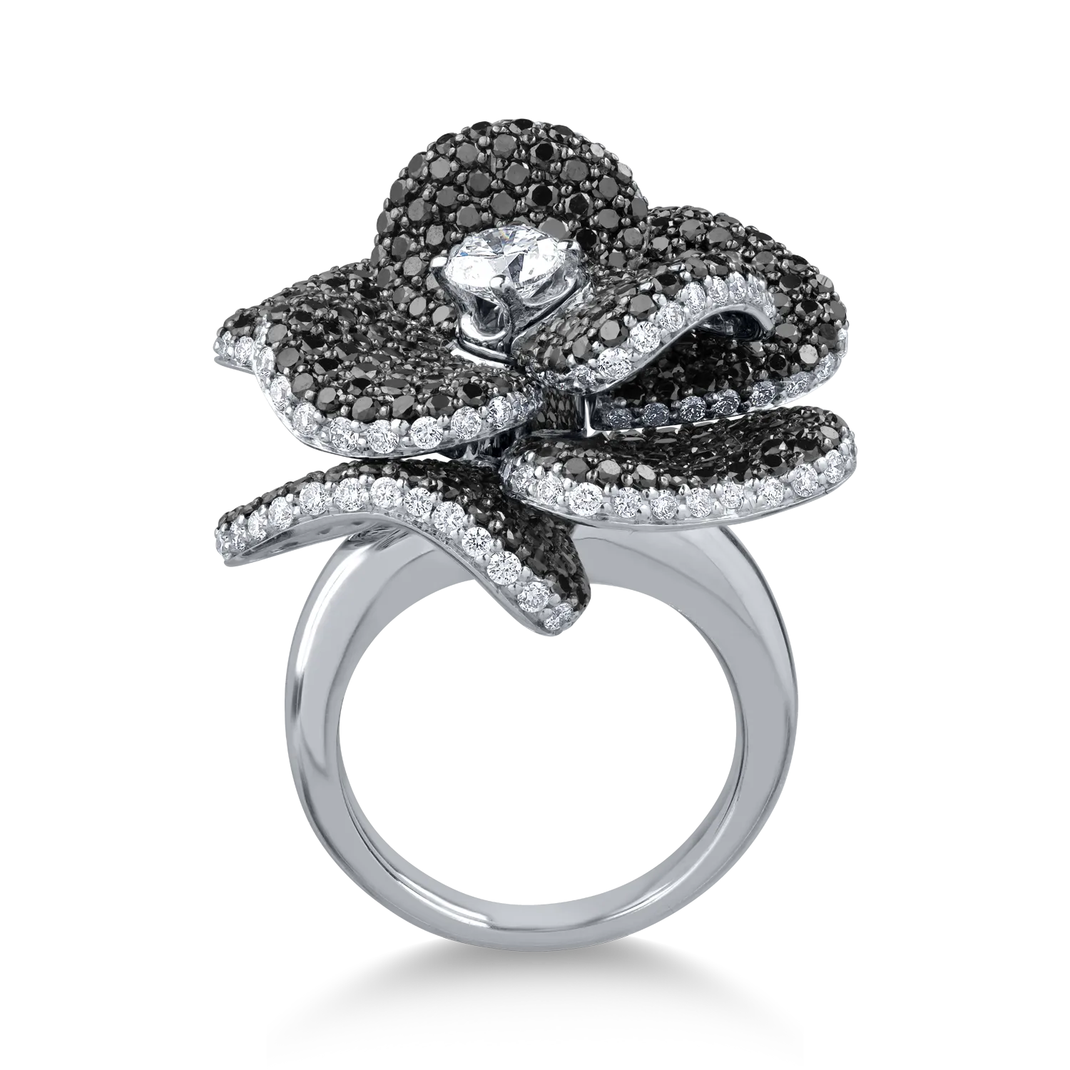 18K white gold ring with 4.83ct black diamonds and 2.04ct clear diamonds