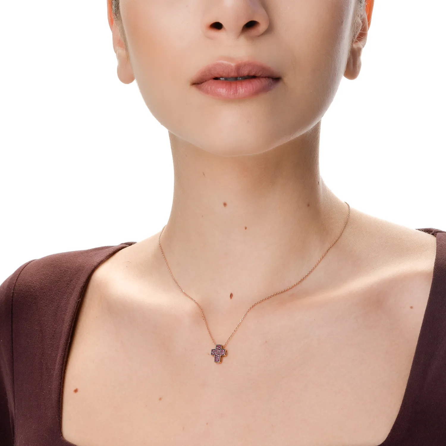 Krzyżyk z 18K różowego złota z rubinami 0.22ct