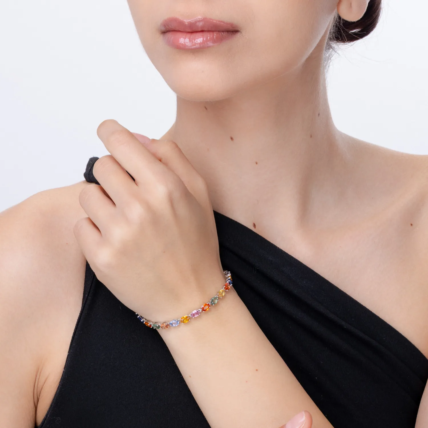 Fehér arany teniszkarkötő 13.1 ct színes zafírokkal
