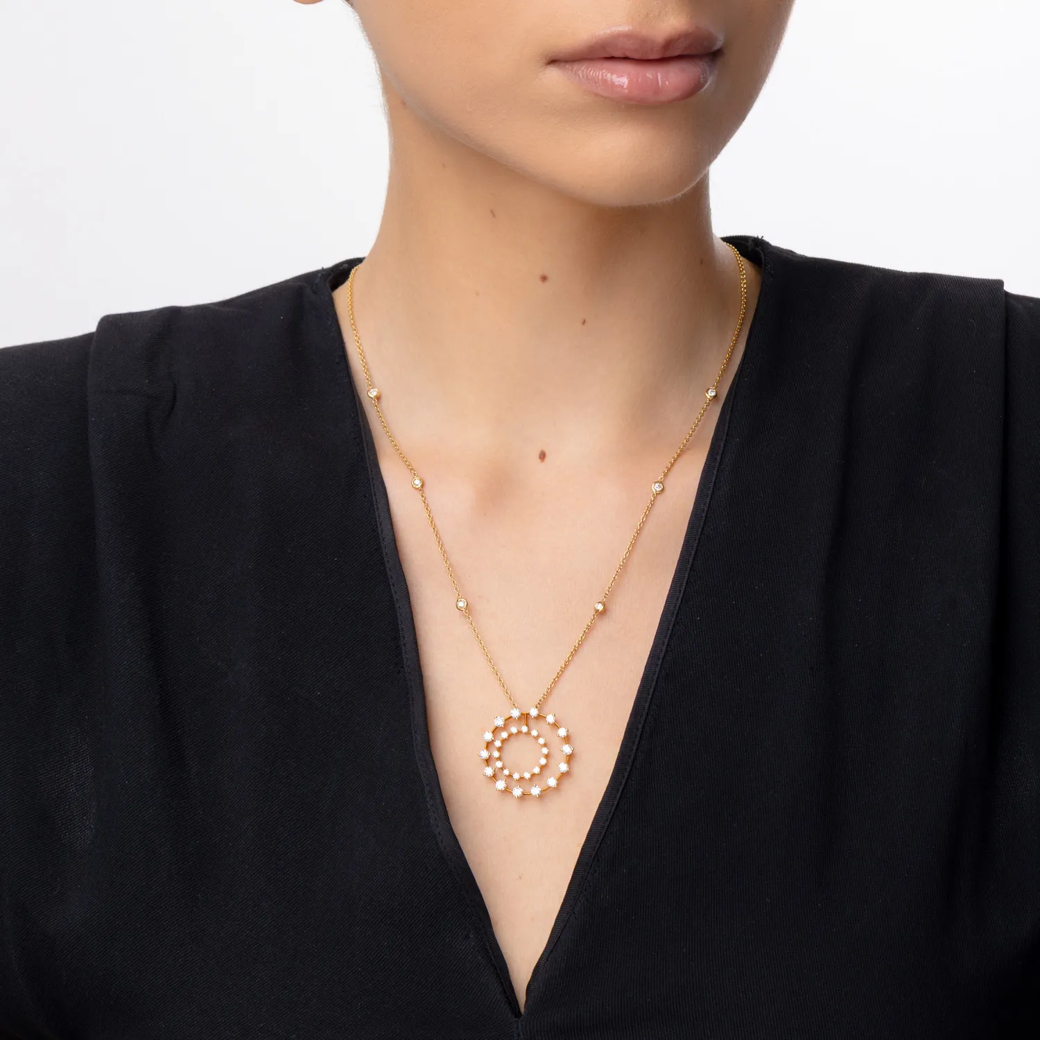 18K yellow gold pendant necklace with 1.88ct diamonds