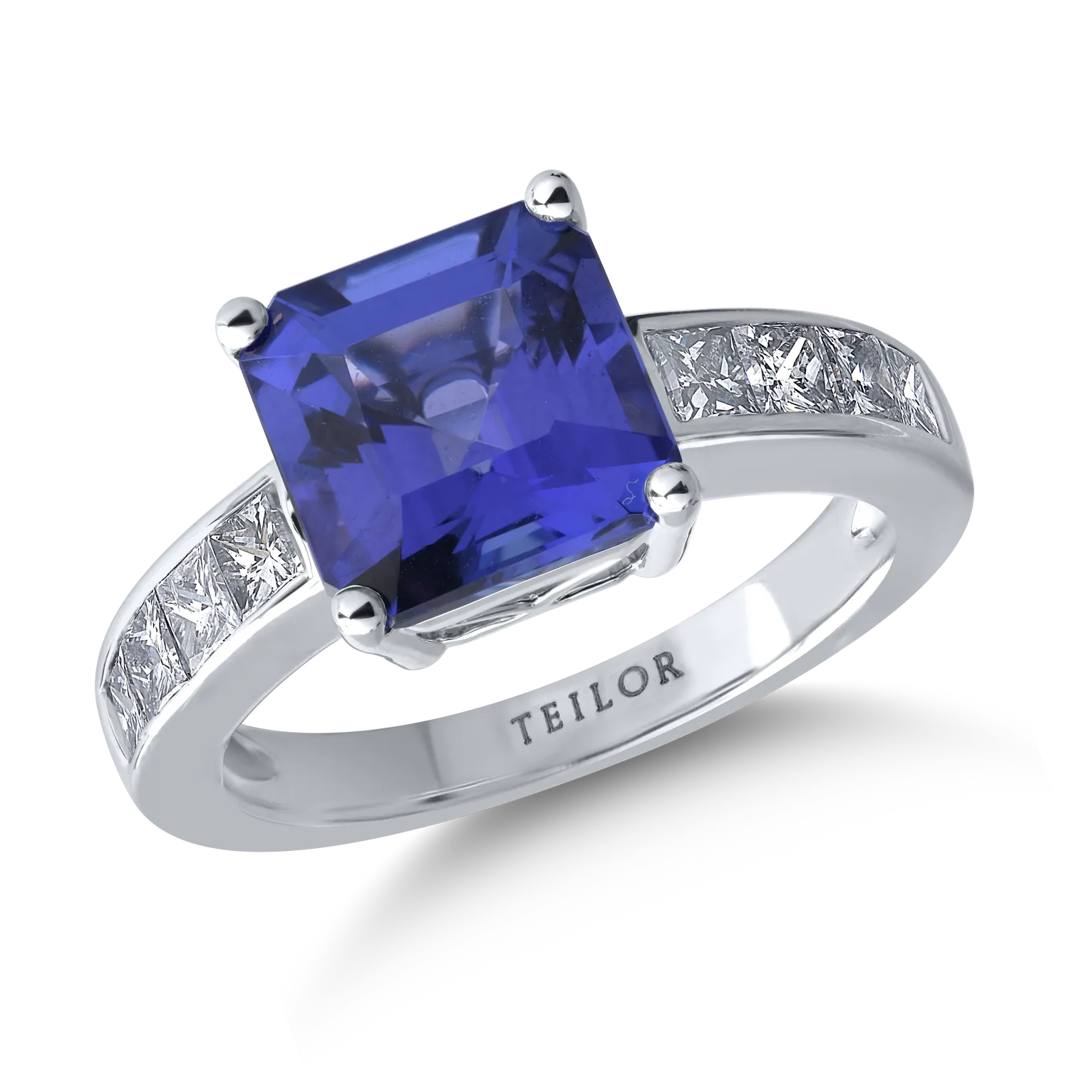 18K white gold ring with 3.64ct tanzanite and 0.19ct diamonds