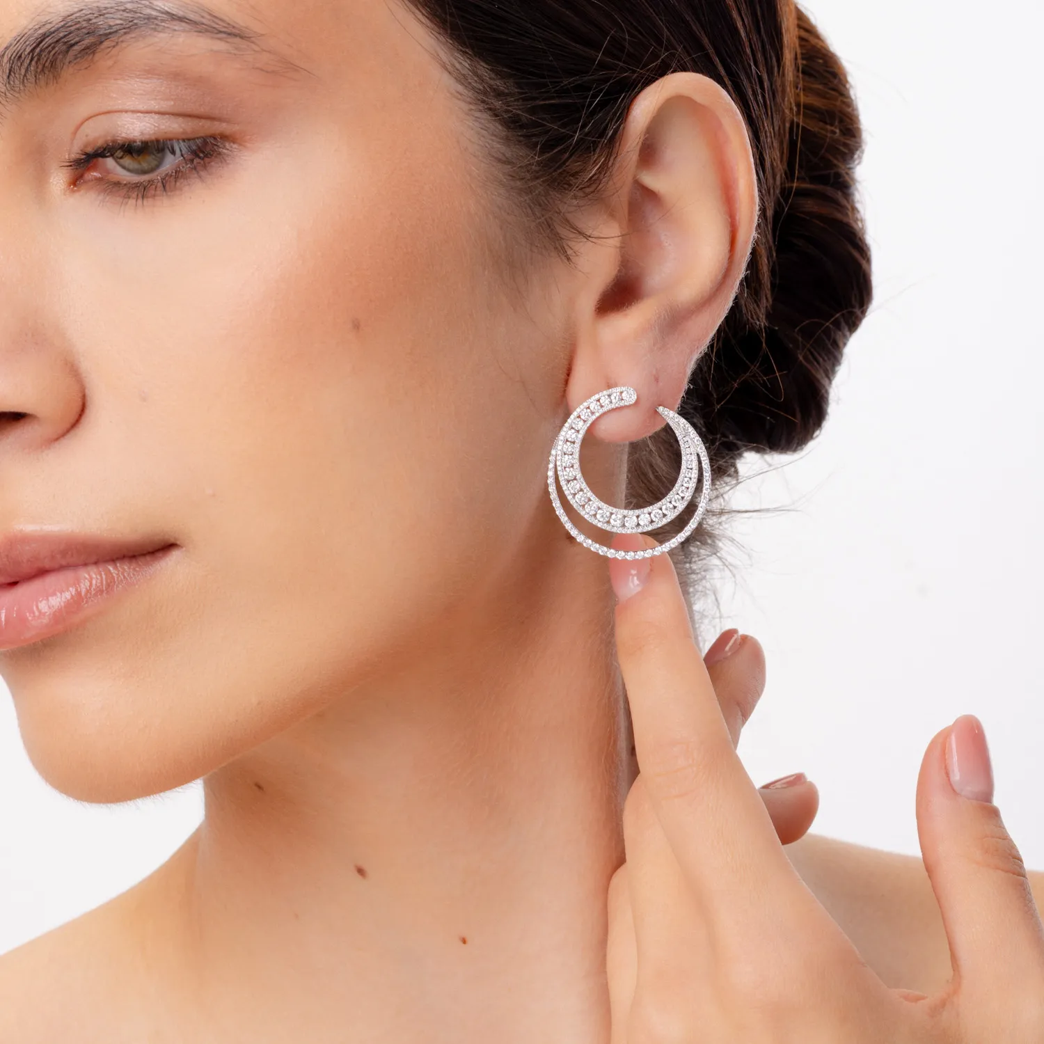 Kolczyki z białego złota z diamentami o masie 4.17ct