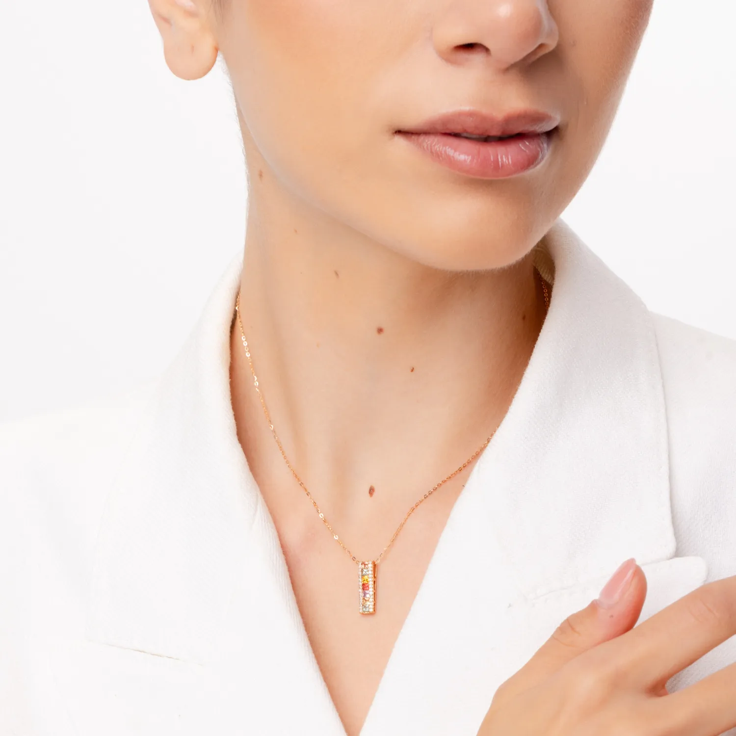 Lant cu pandantiv din aur roz cu safire multicolore de 0.72ct si diamante de 0.17ct