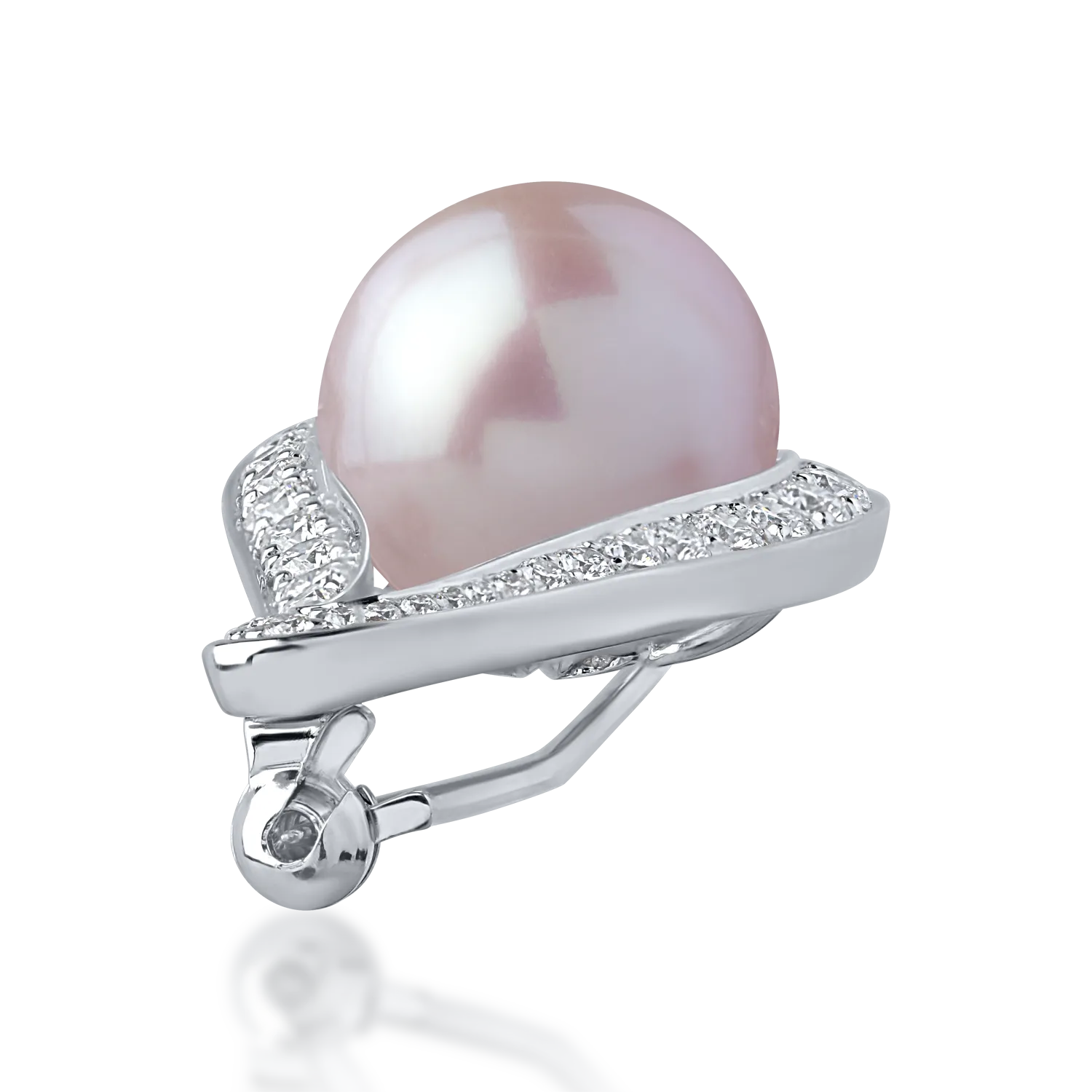 White gold brooch with 1ct freshwater pearl and 0.68ct diamonds