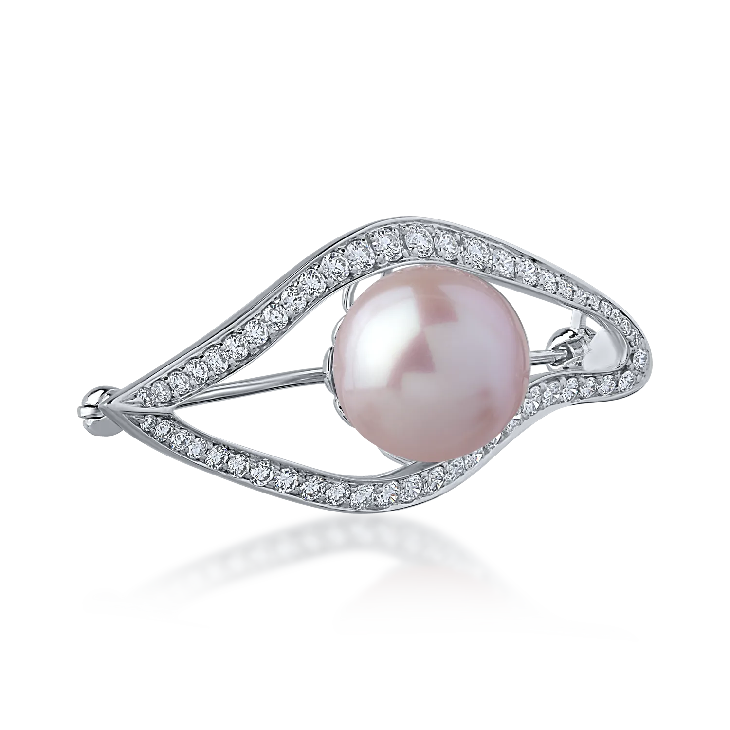 White gold brooch with 1ct freshwater pearl and 0.68ct diamonds