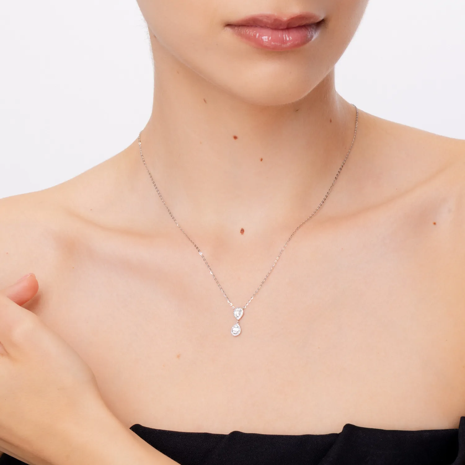Lant cu pandantiv din aur alb cu diamante de 0.18ct