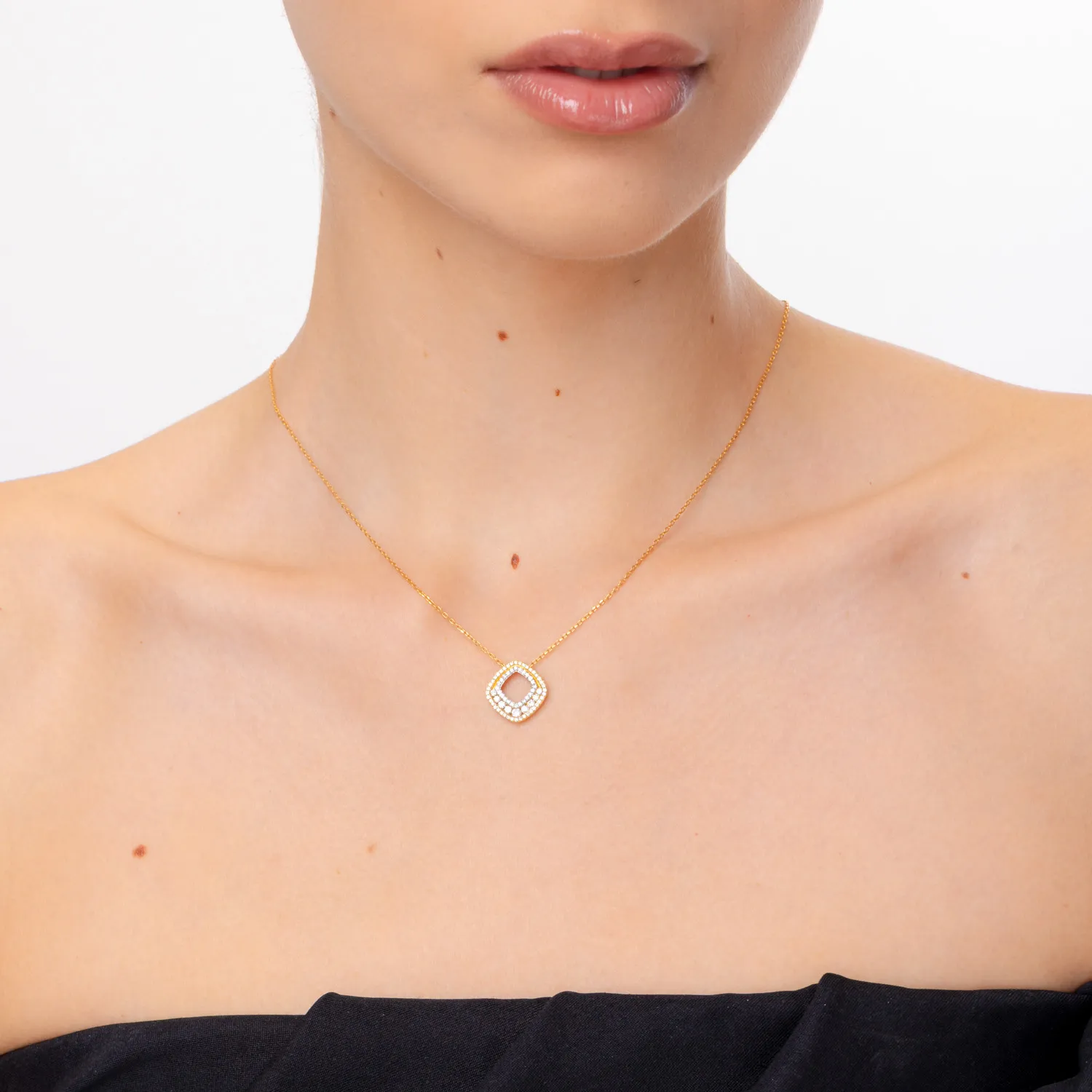 Naszyjnik z żółtego złota z diamentami o masie 0.52ct