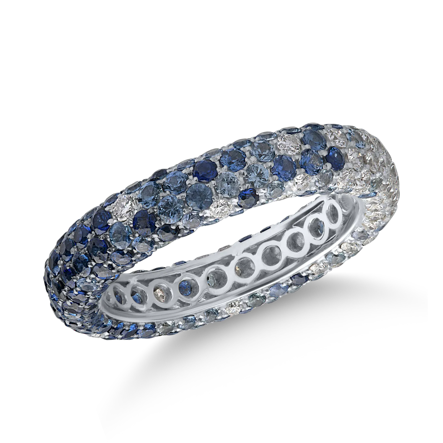 White gold ring with 2.77ct sapphires and 0.78ct diamonds