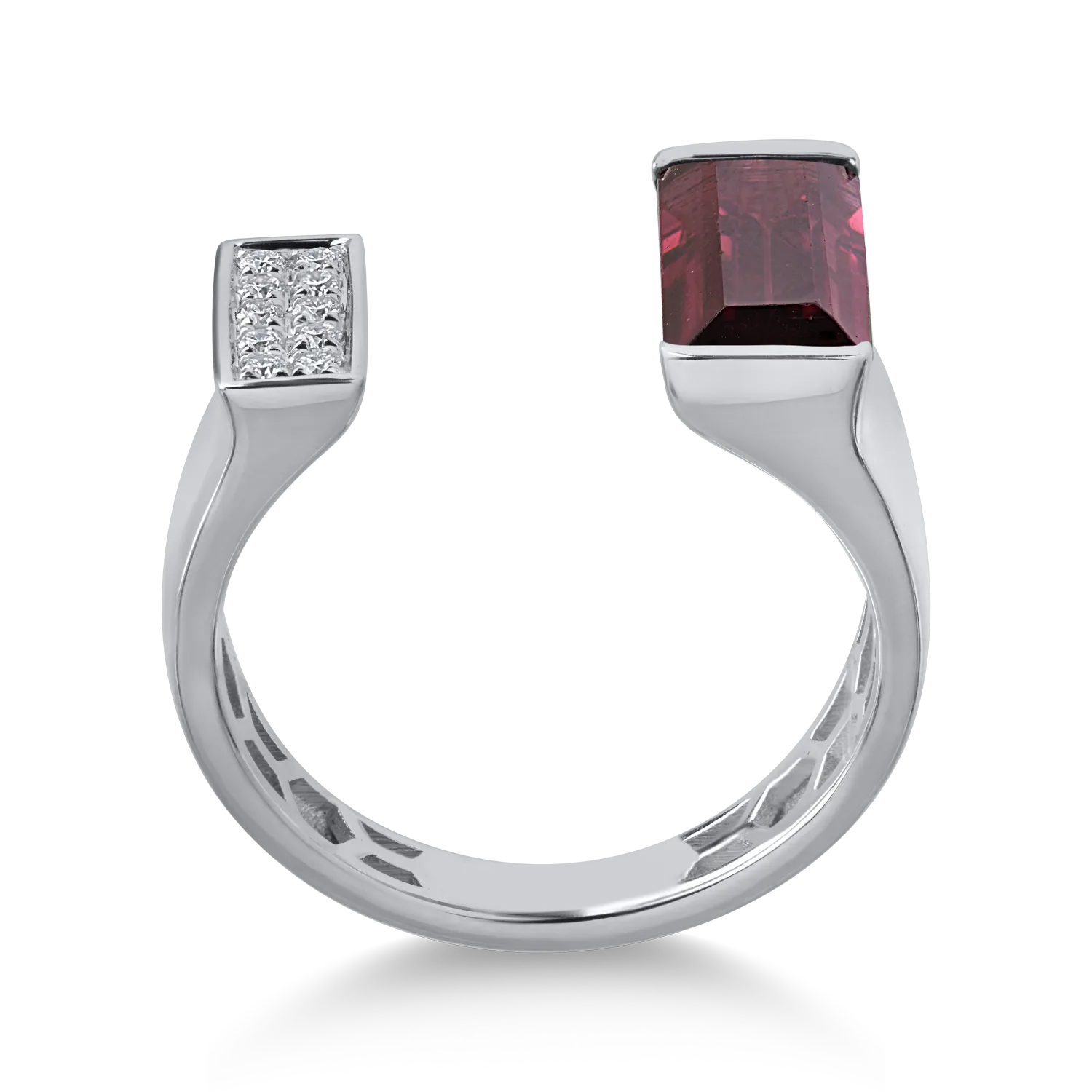 White gold ring with 3.48ct pink tourmaline and 0.15ct diamonds