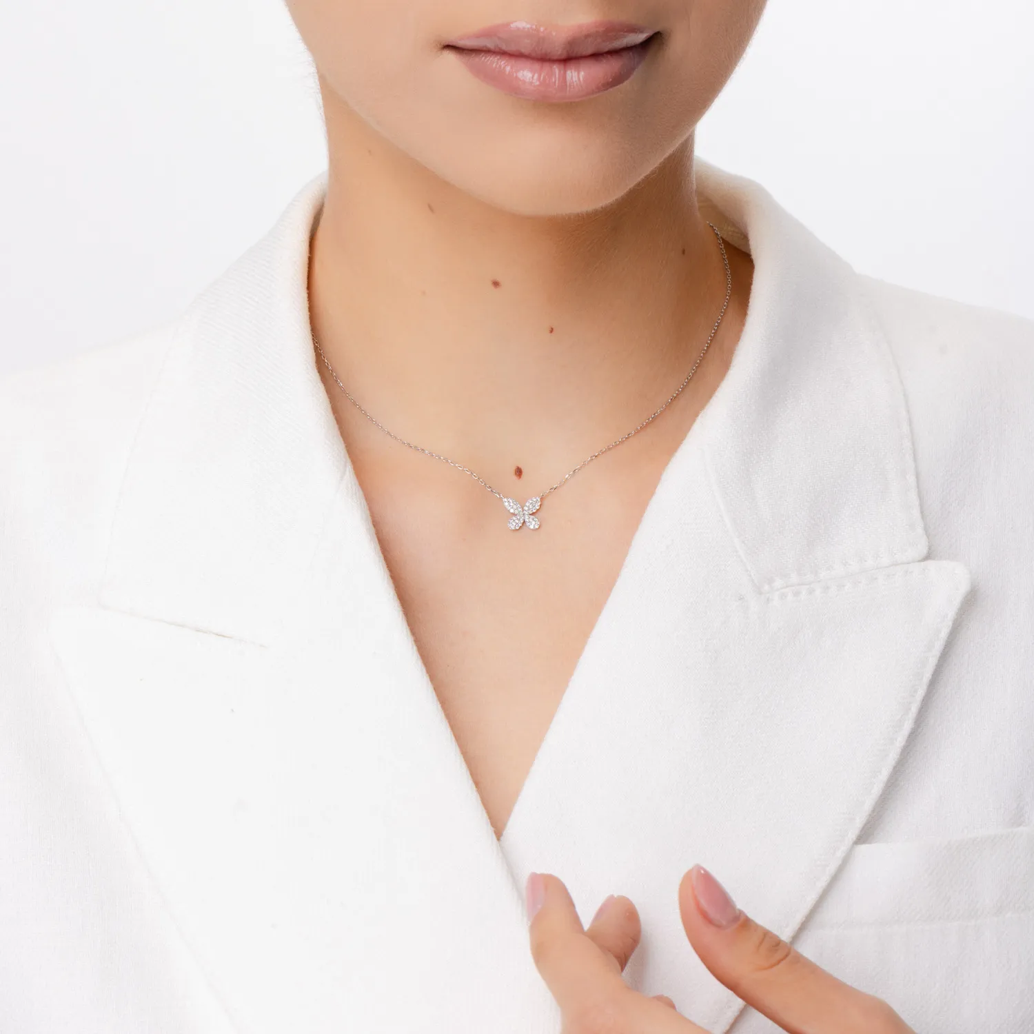 Fehér arany medál nyaklánc 0.23ct gyémántokkal
