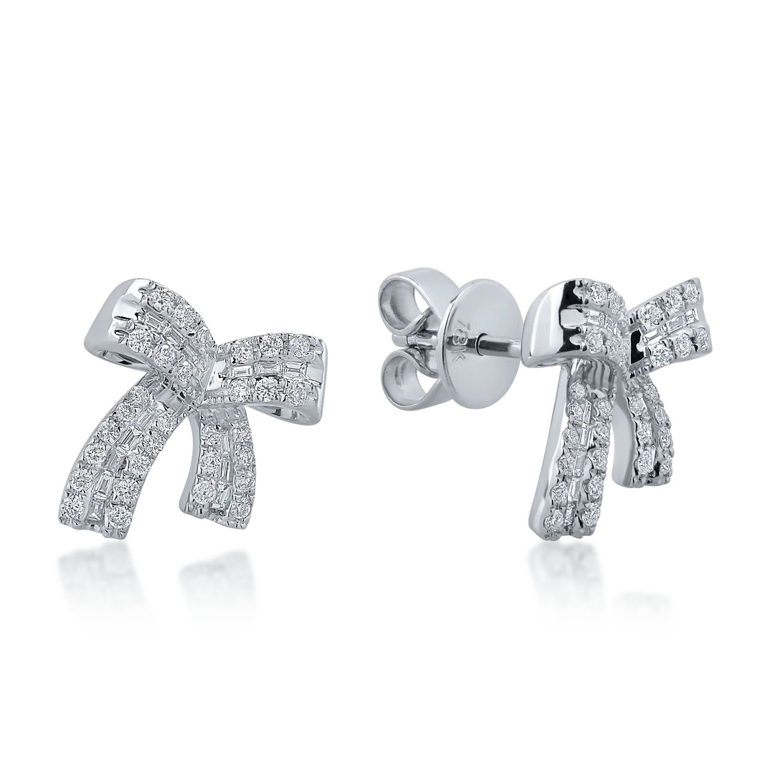 Cercei din aur alb cu diamante baguette si rotunde de 0.3ct