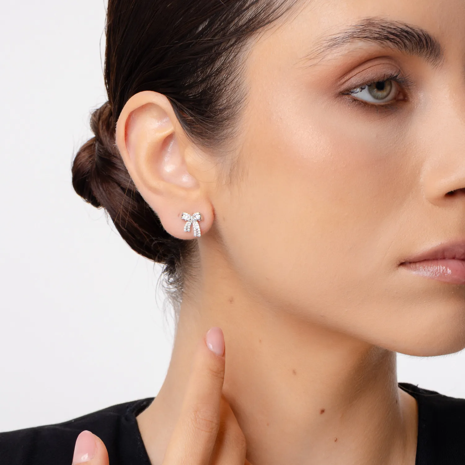 White gold earrings with 0.3ct diamonds