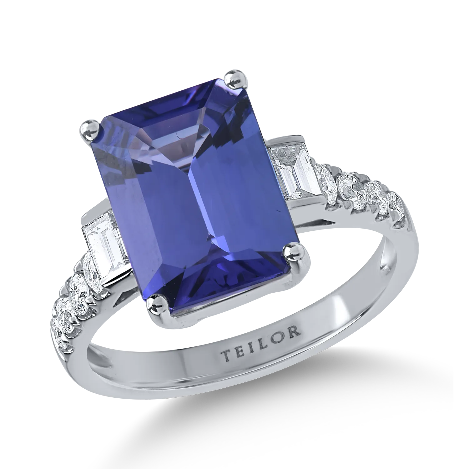Inel din aur alb cu tanzanit de 4.66ct si diamante de 0.53ct
