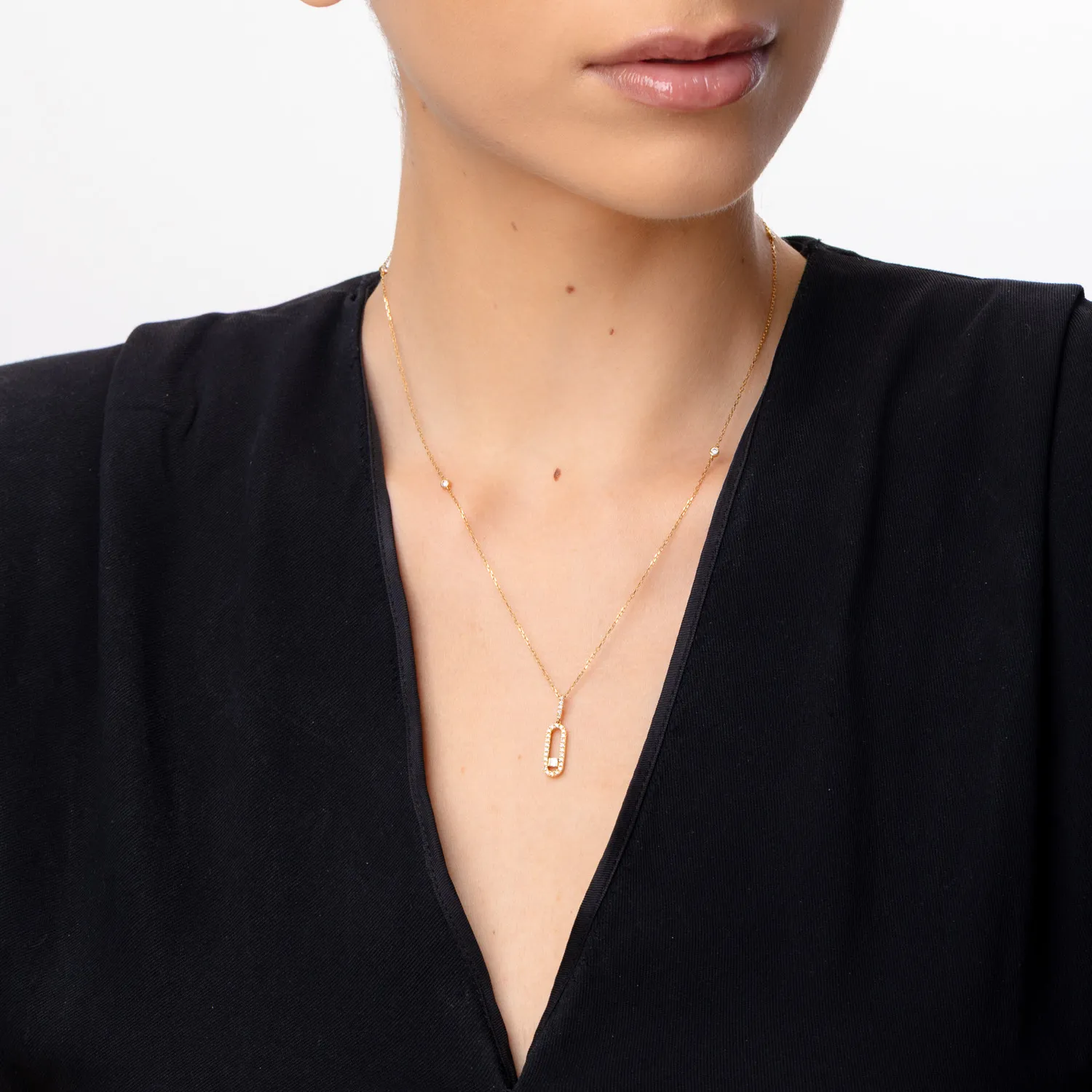 Sárga arany medál nyaklánc 0.32ct gyémántokkal