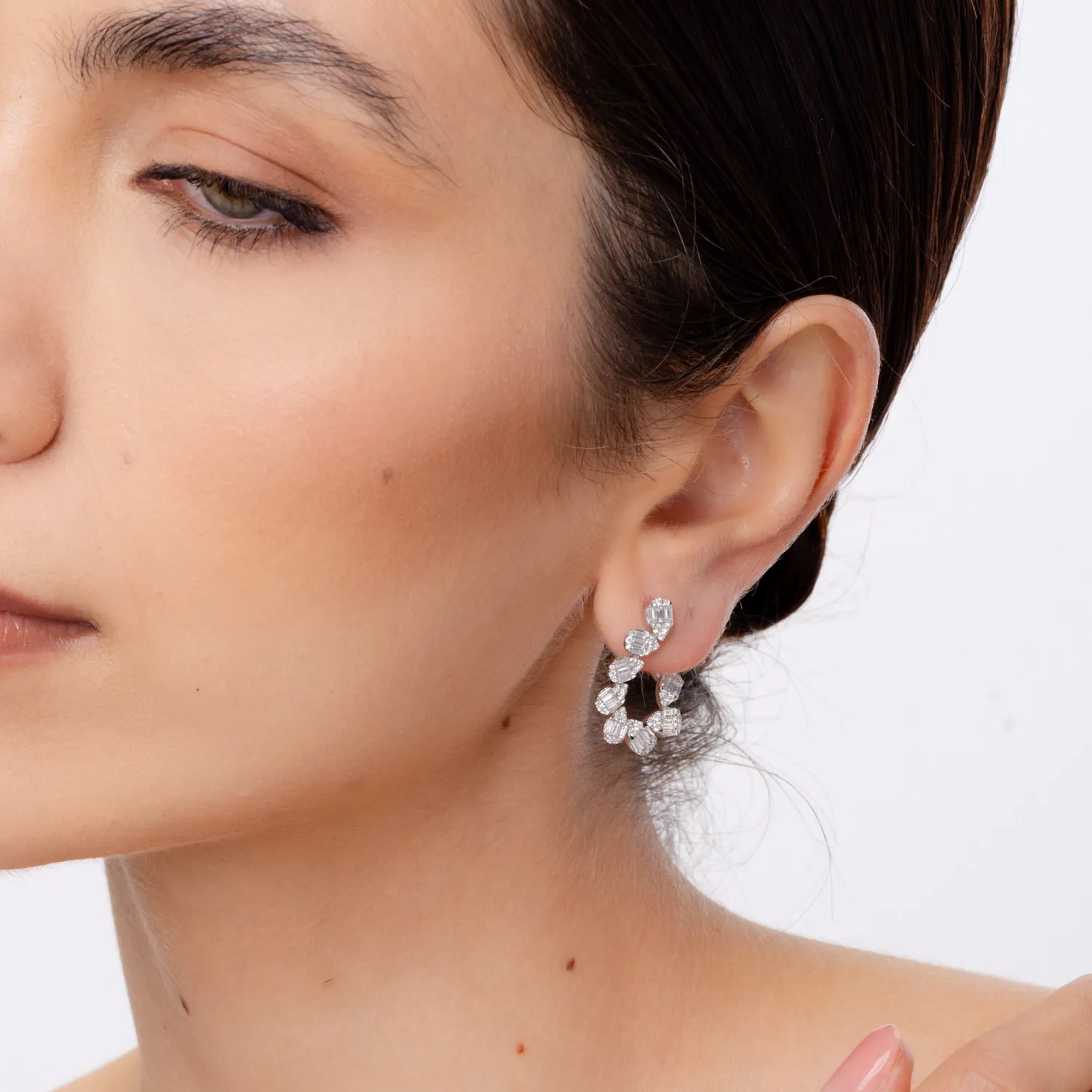 Kolczyki z białego złota z diamentami o masie 1.94ct