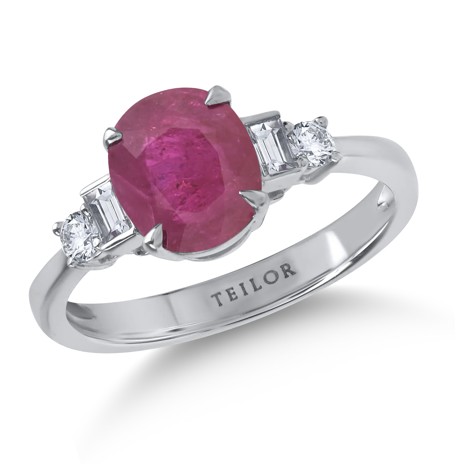 Inel din aur alb cu rubin oval de 2.03ct si diamante de 0.2ct
