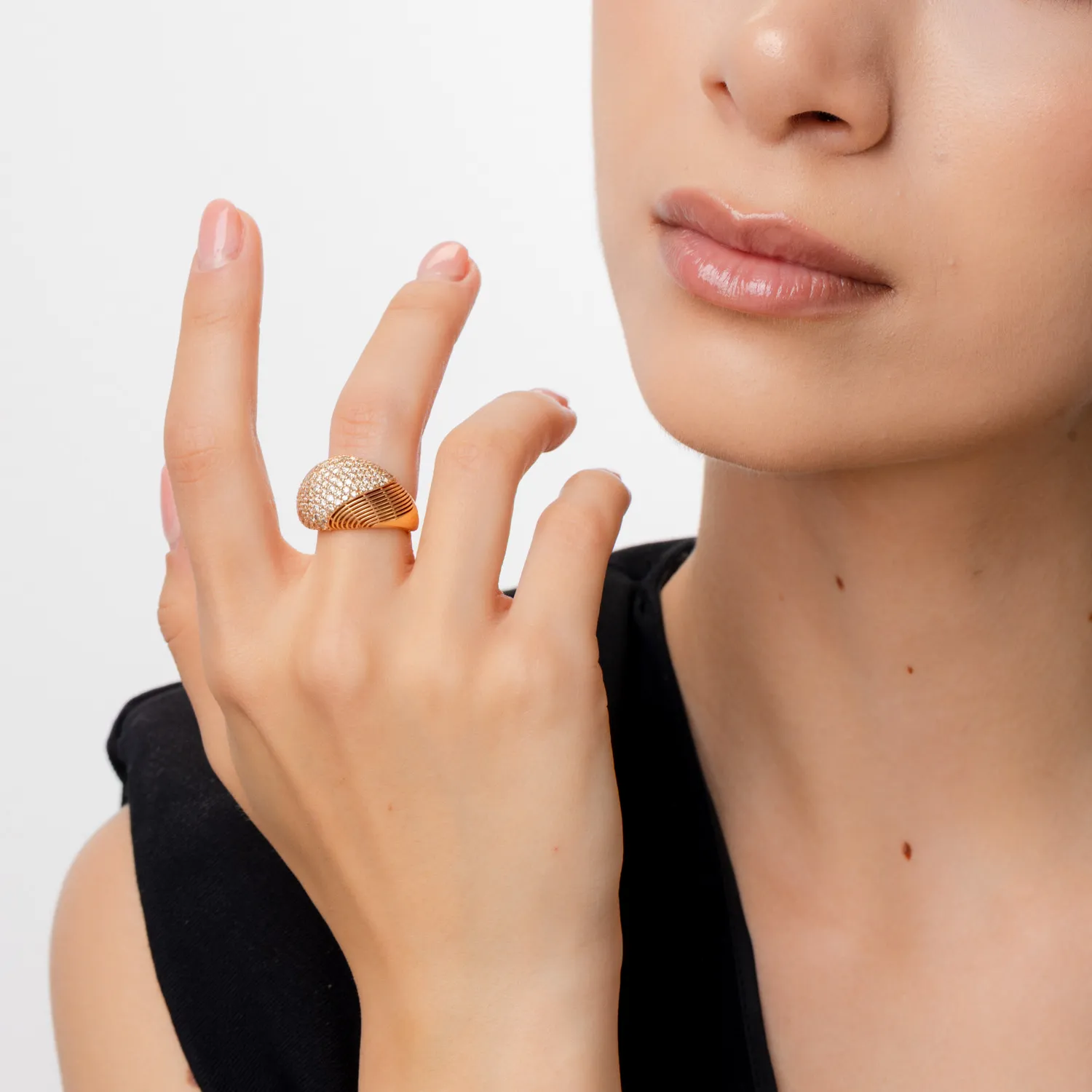 Pierścionek z różowego złota z brązowymi diamentami o masie 1.93ct