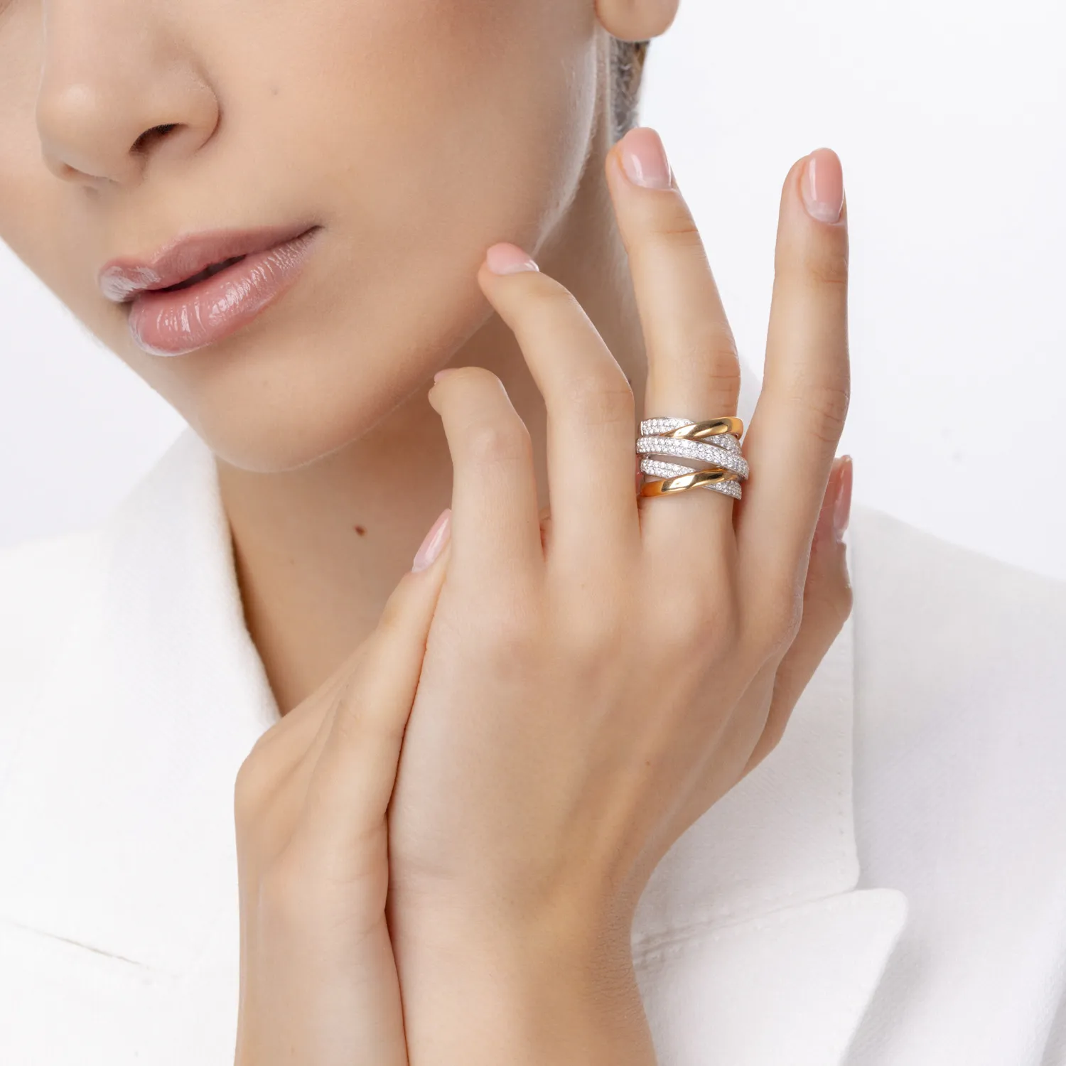 Fehér rózsa arany gyűrű 1.1ct gyémántokkal