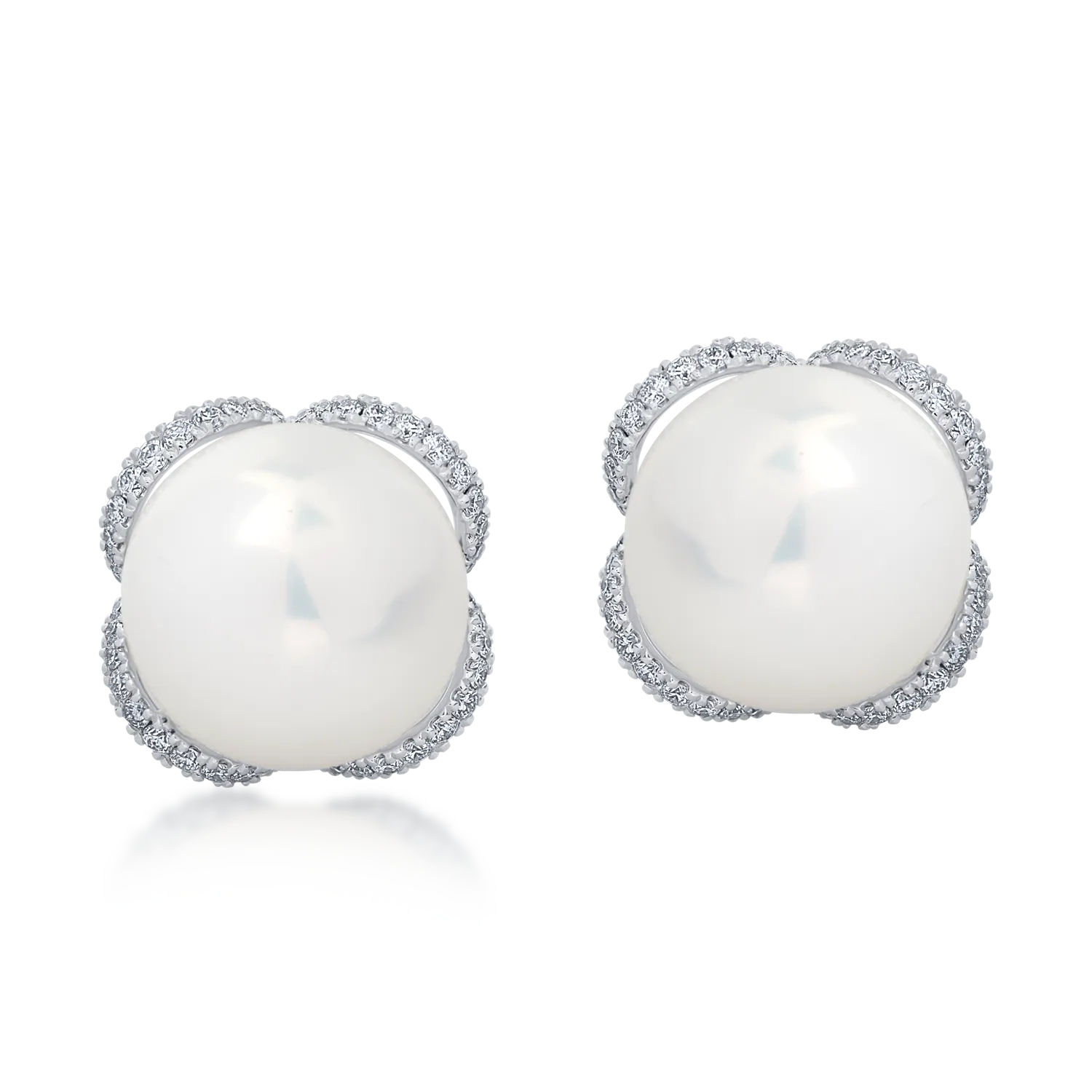 White gold earrings with 0.47ct diamonds and fresh water pearls