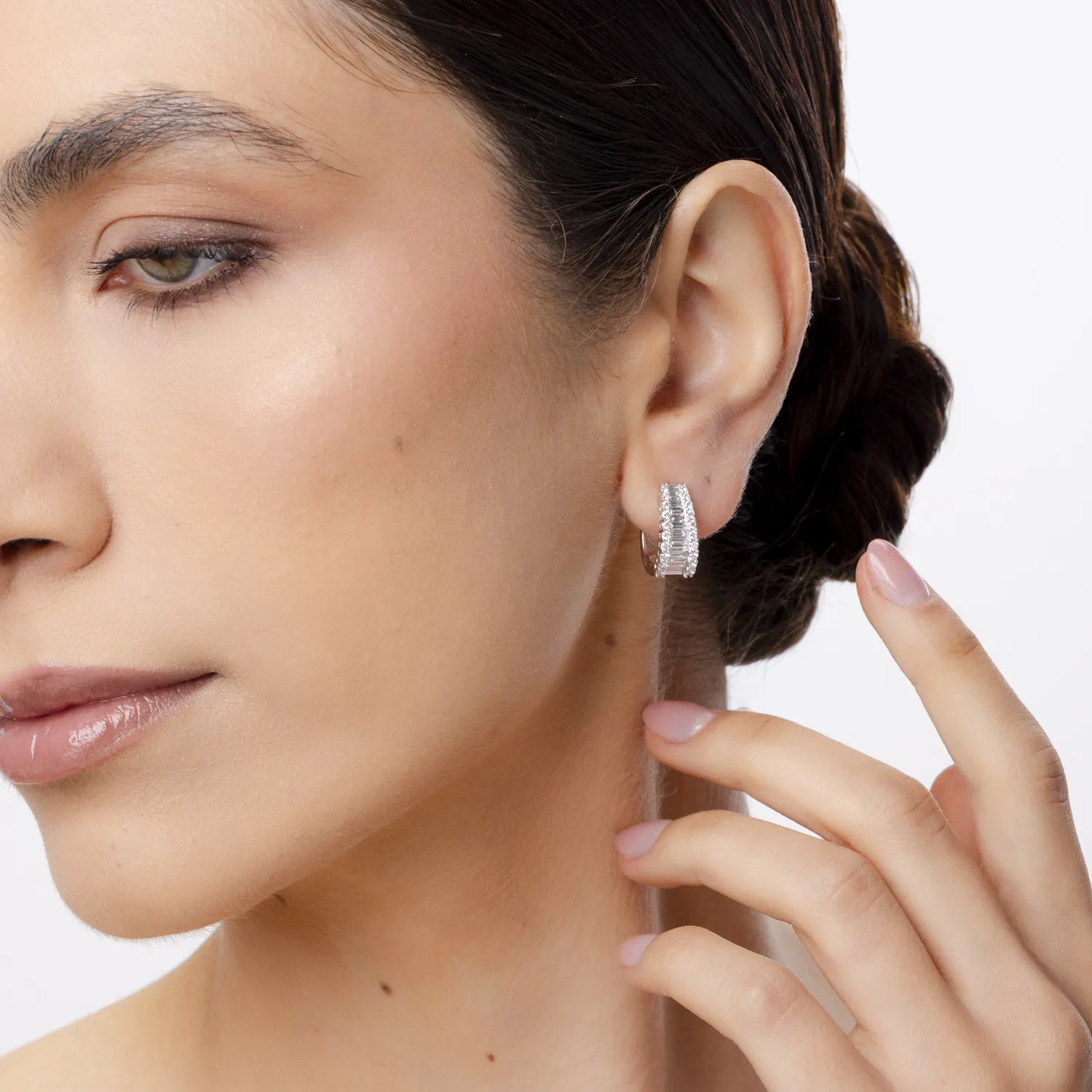 Fehér arany fülbevalók 1.7ct mikrobeállítású gyémánttal