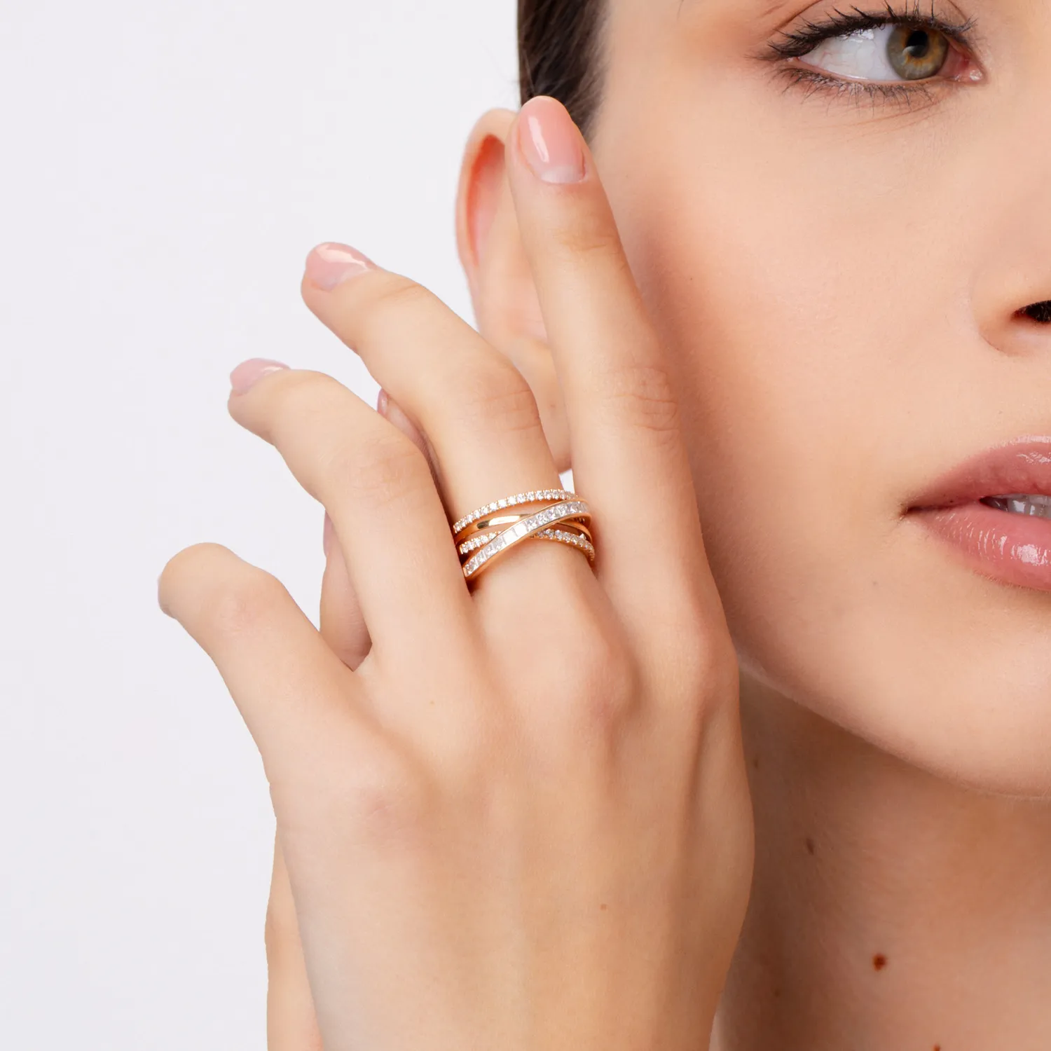 Pierścionek z różowego złota z diamentami o masie 1.23ct