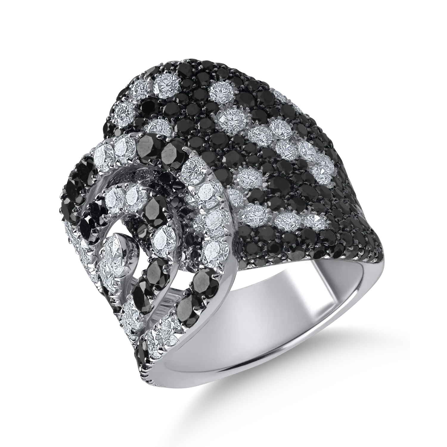 White gold ring with 3.12ct clear diamonds and 3.95ct black diamonds