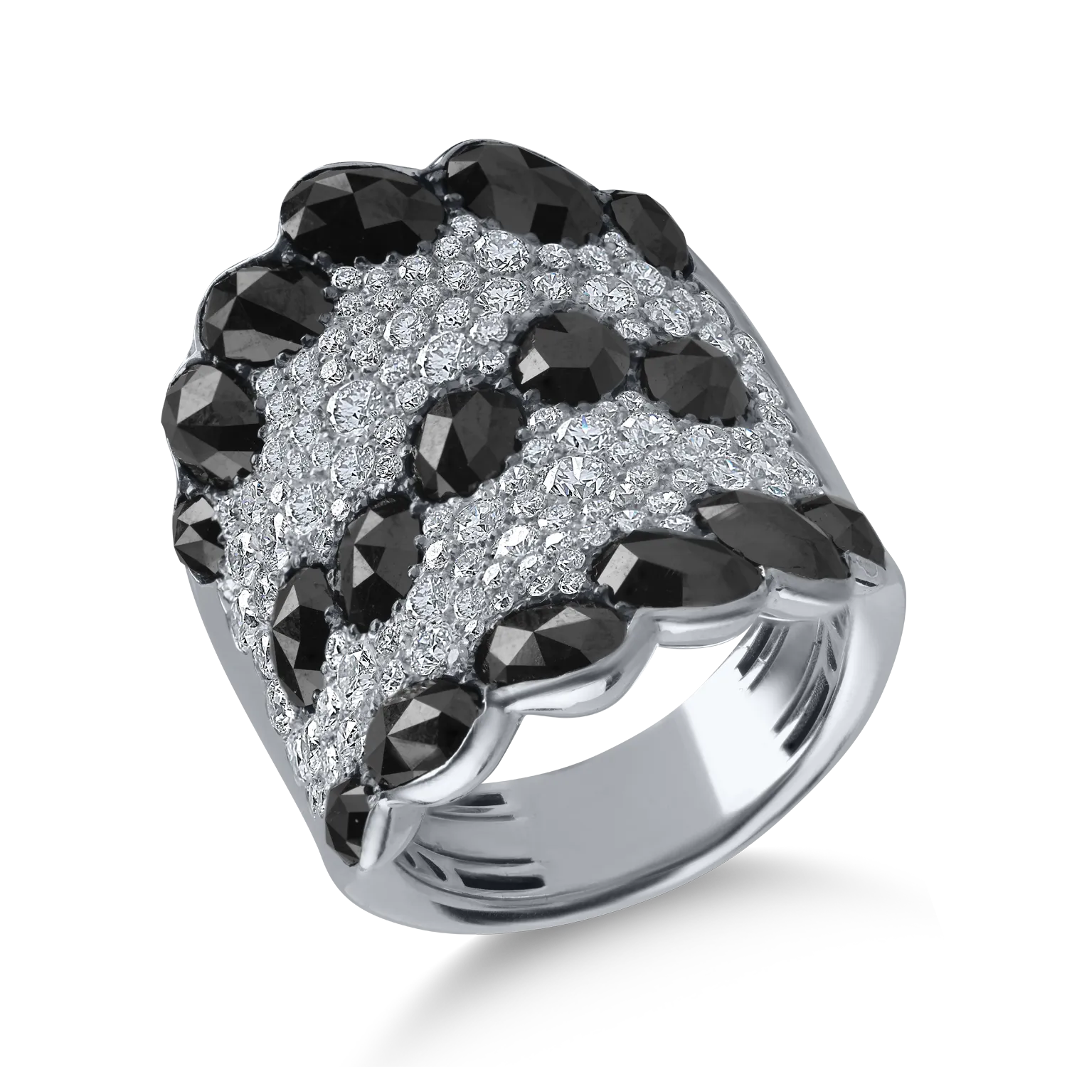 White gold ring with 5.42ct black diamonds and 1.85ct clear diamonds