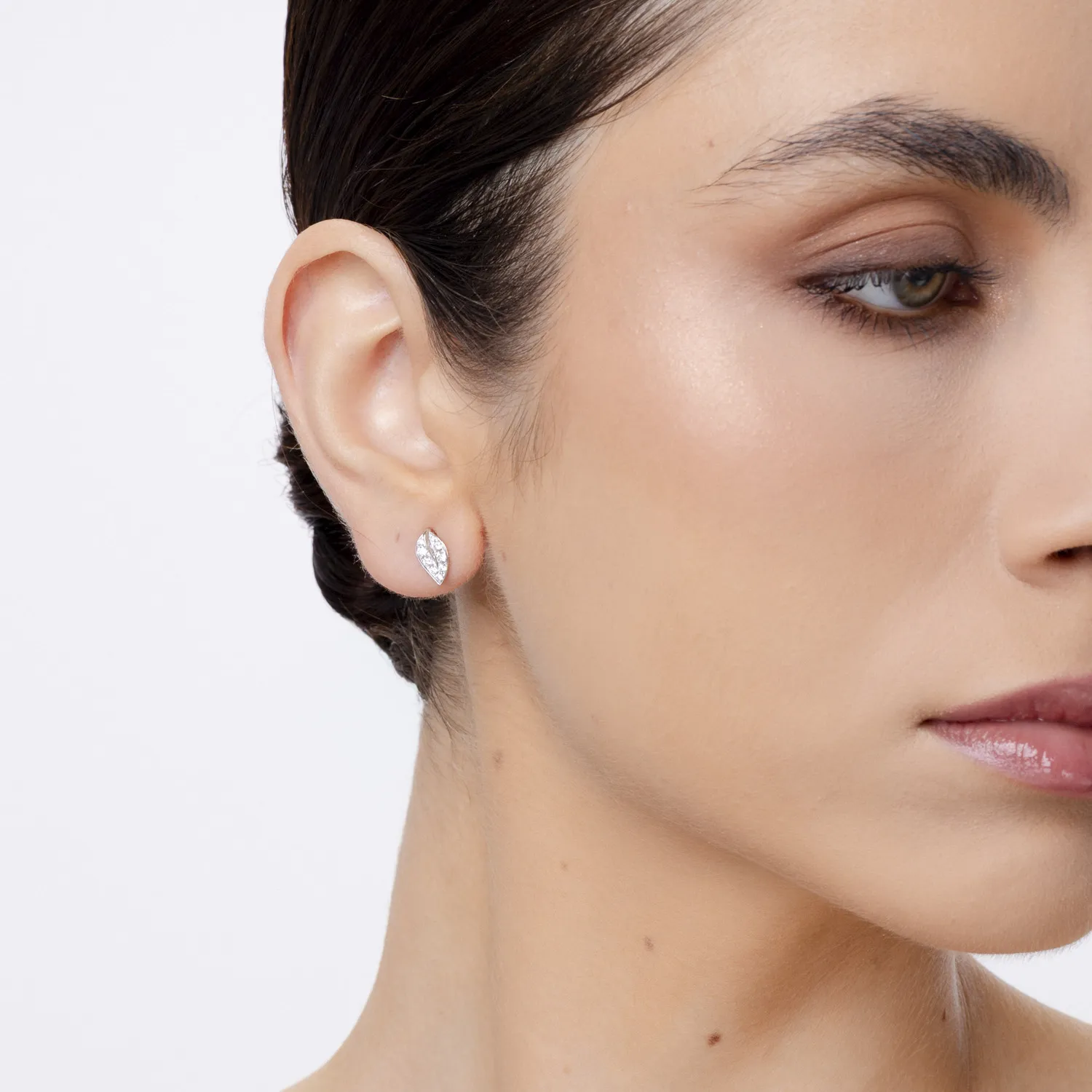 Kolczyki z białego złota z diamentami o masie 0.33ct