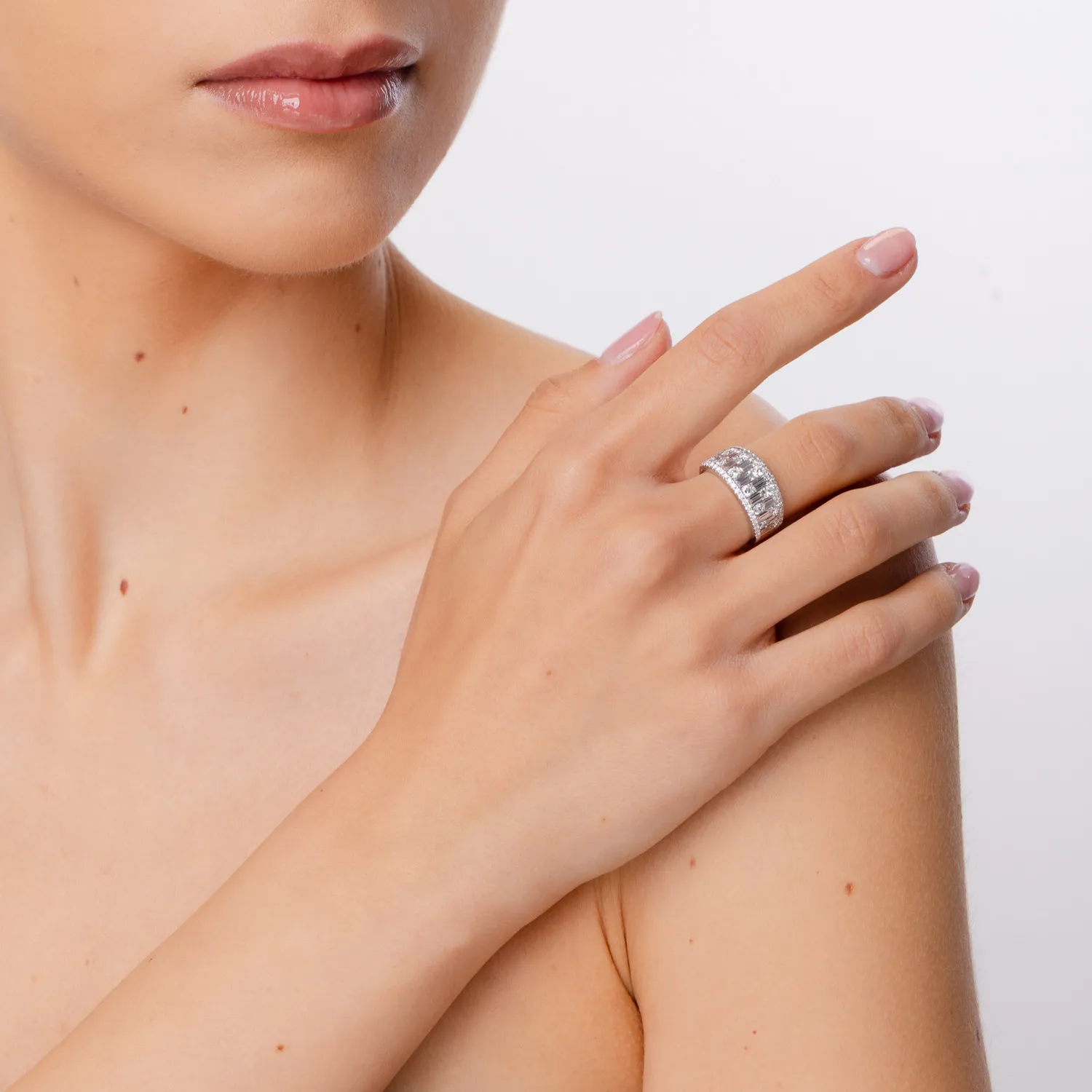 Fehérarany gyűrű 2.2ct gyémántokkal