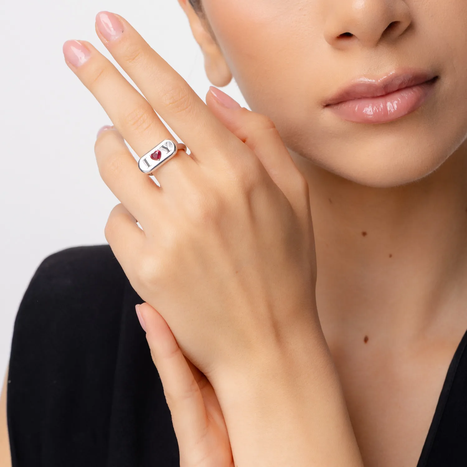 Inel din aur alb cu rubin heart de 0.4ct
