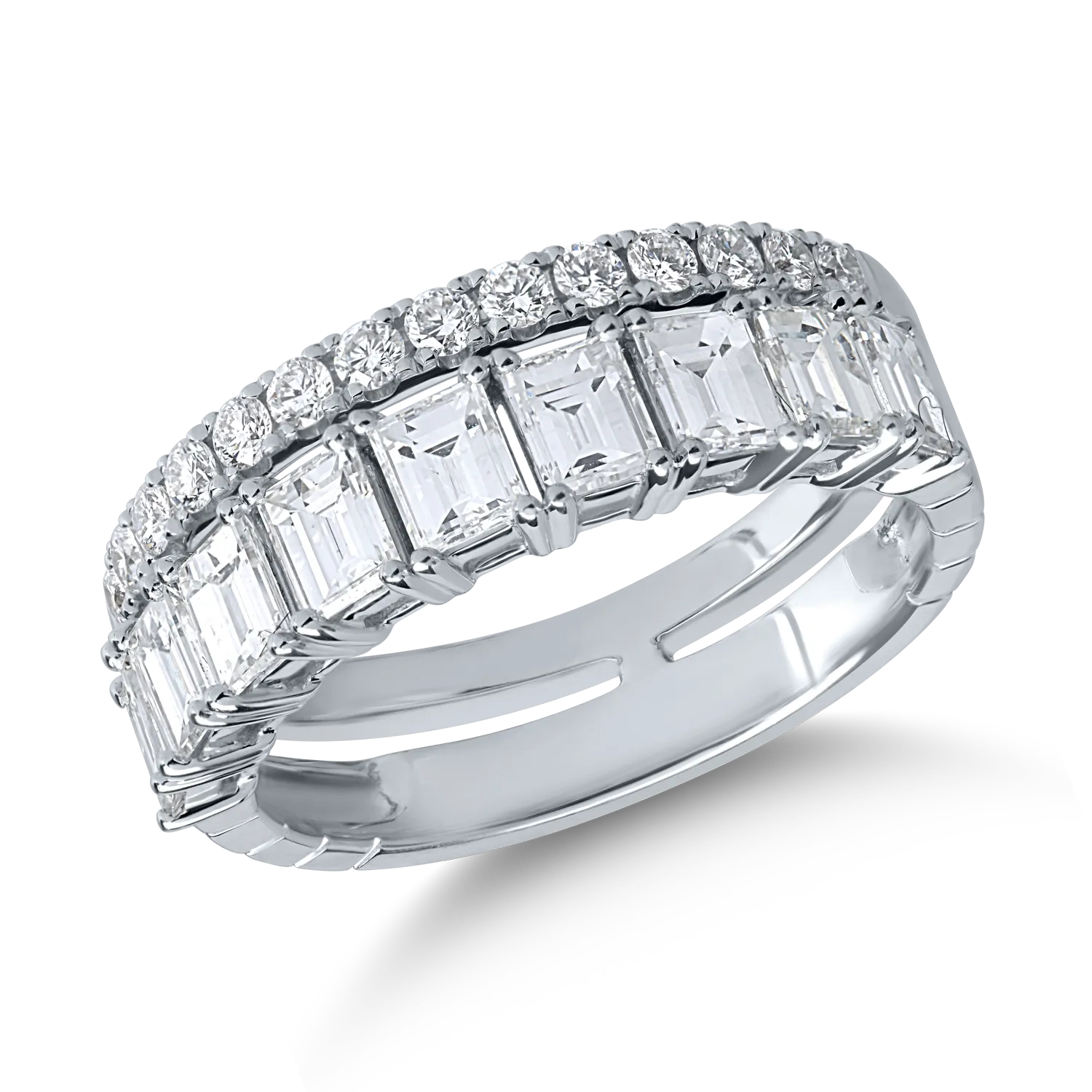 White gold ring with 1.79ct diamonds