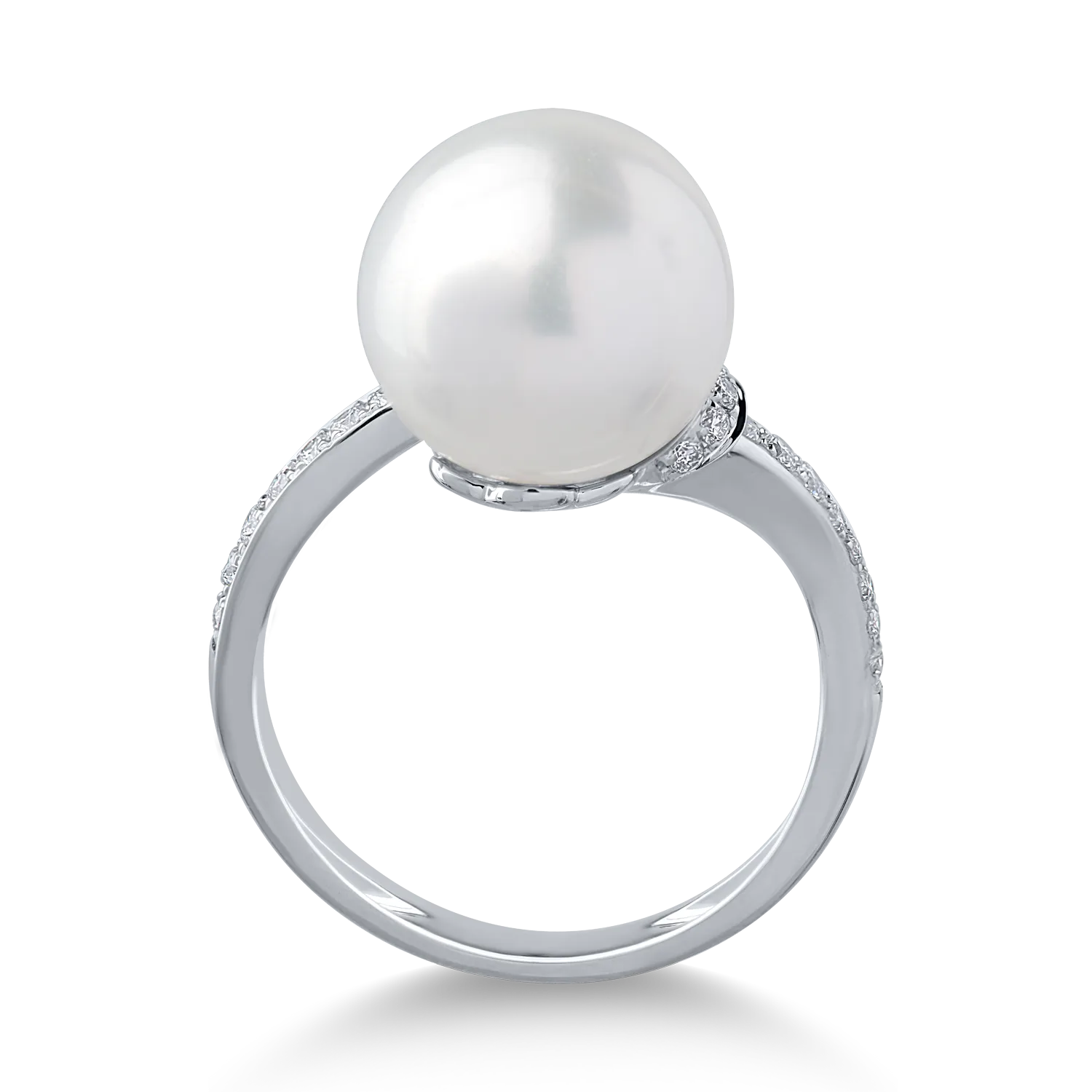 White gold ring with 0.24ct diamonds and fresh water pearl