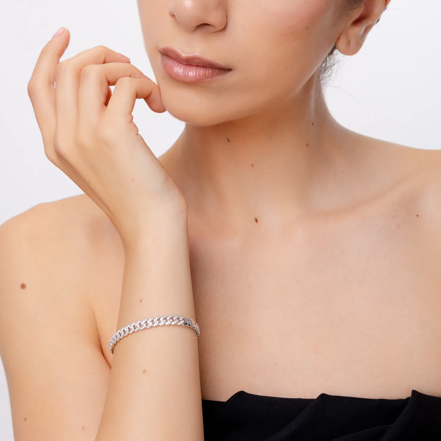 Bransoletka z białego złota z diamentami o masie 1.34ct