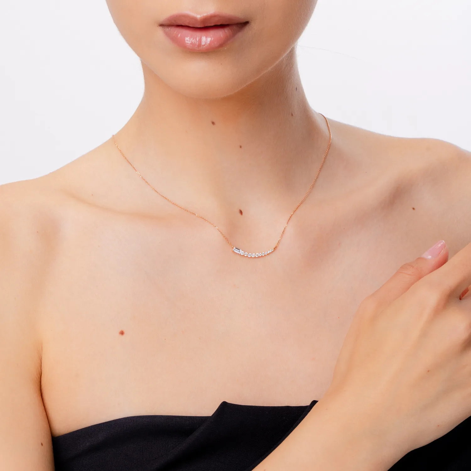 Rózsarany nyaklánc 0.54ct gyémántokkal