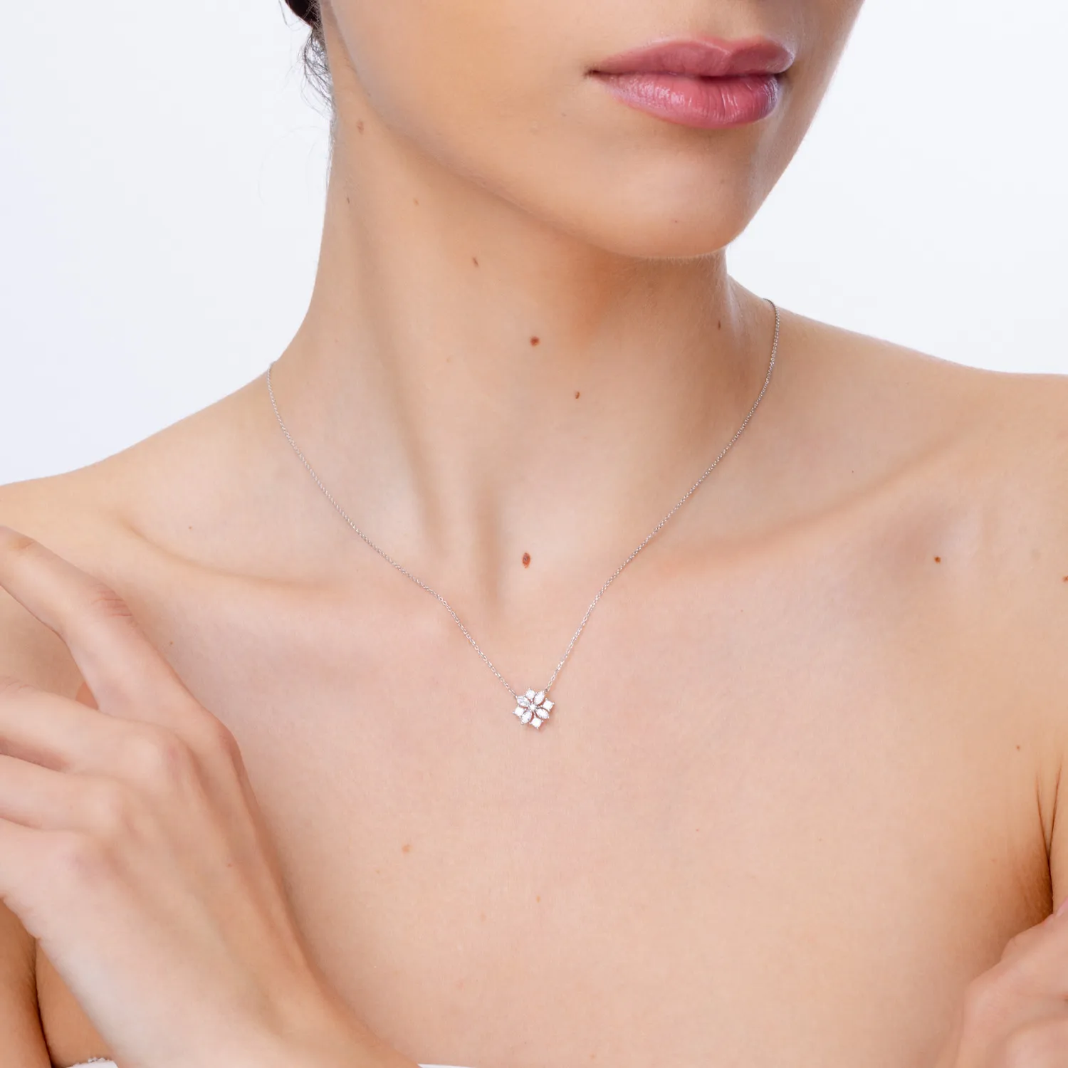 Lant cu pandantiv din aur alb cu diamante princess, marquise si rotunde de 0.5ct