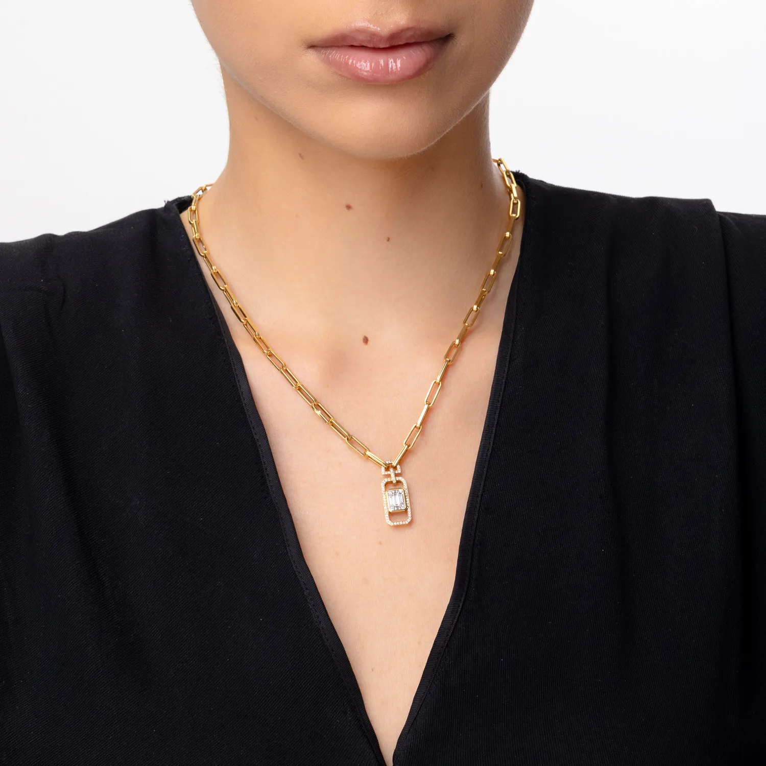 Lant cu pandantiv din aur galben cu diamante baguette si rotunde de 0.77ct