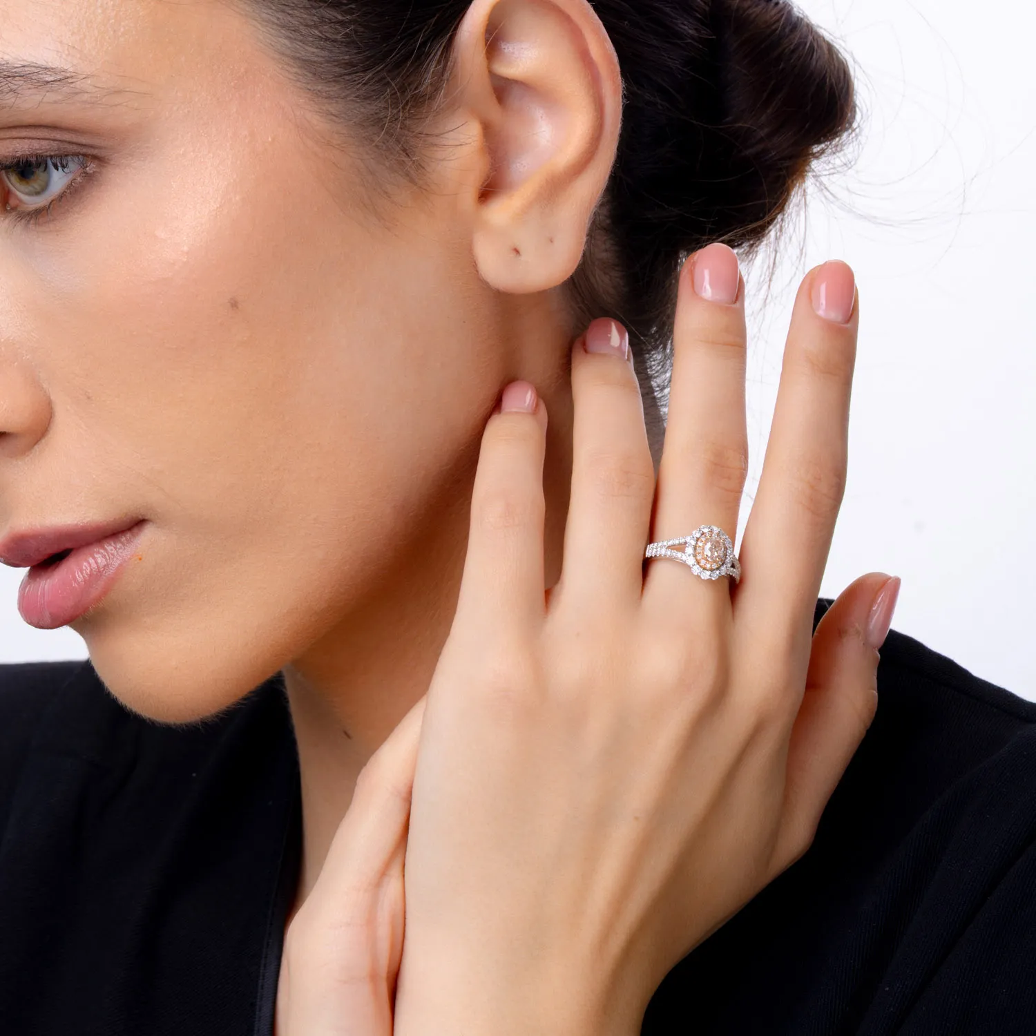 Inel din aur alb-roz cu diamante transparente de 0.59ct si diamante roz ovale si rotunde de 0.58ct