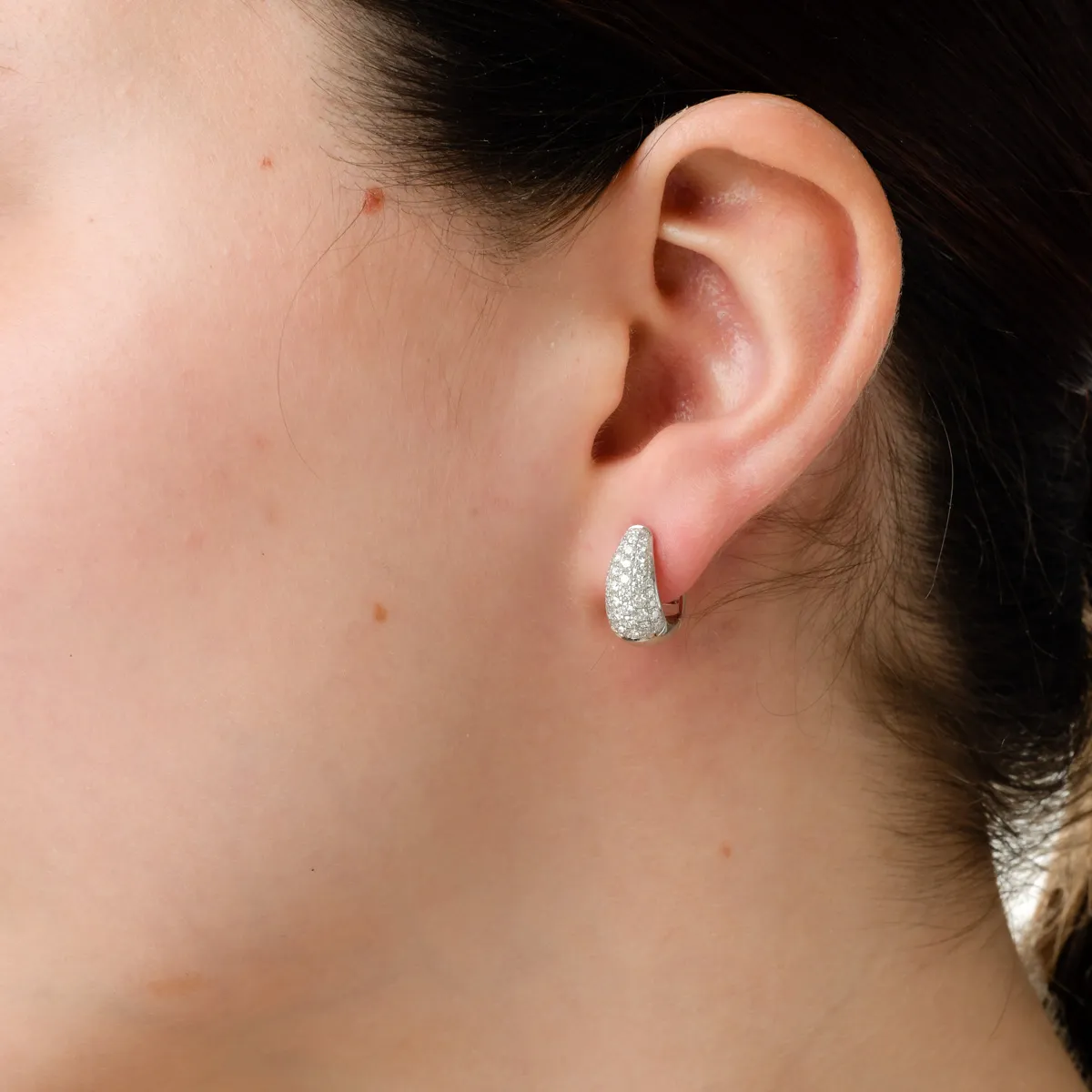 White gold earrings with 0.94ct diamonds