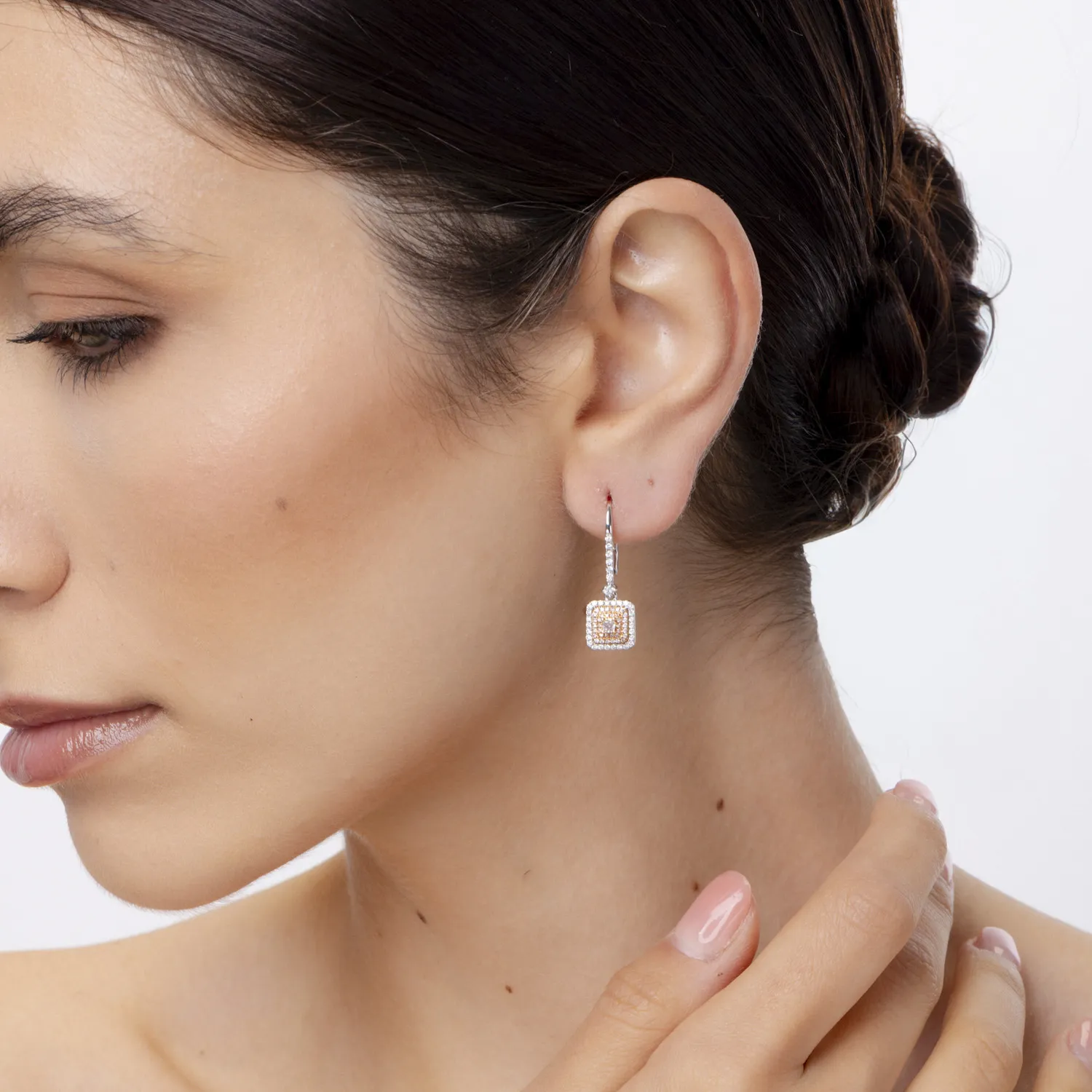 Fehér rózsa arany fülbevaló 0.42ct tiszta gyémánttal és 0.32ct rózsa gyémánttal