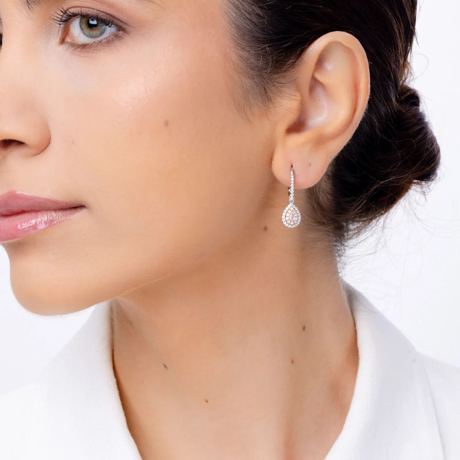 Cercei din aur alb-roz cu diamante roz pear si rotunde de 0.38ct si diamante incolore de 0.35ct
