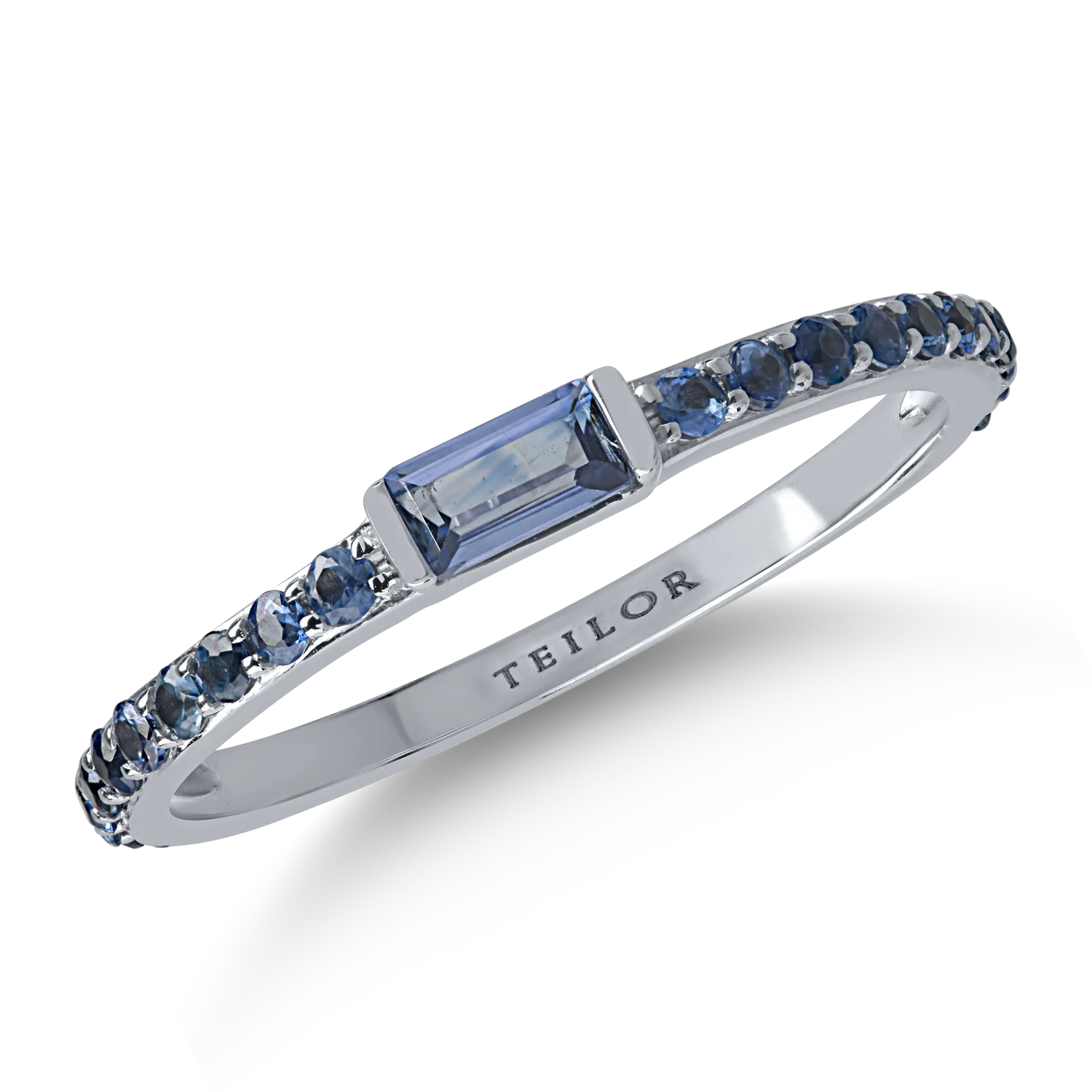 White gold ring with 0.15ct sapphire and 0.28ct sapphires
