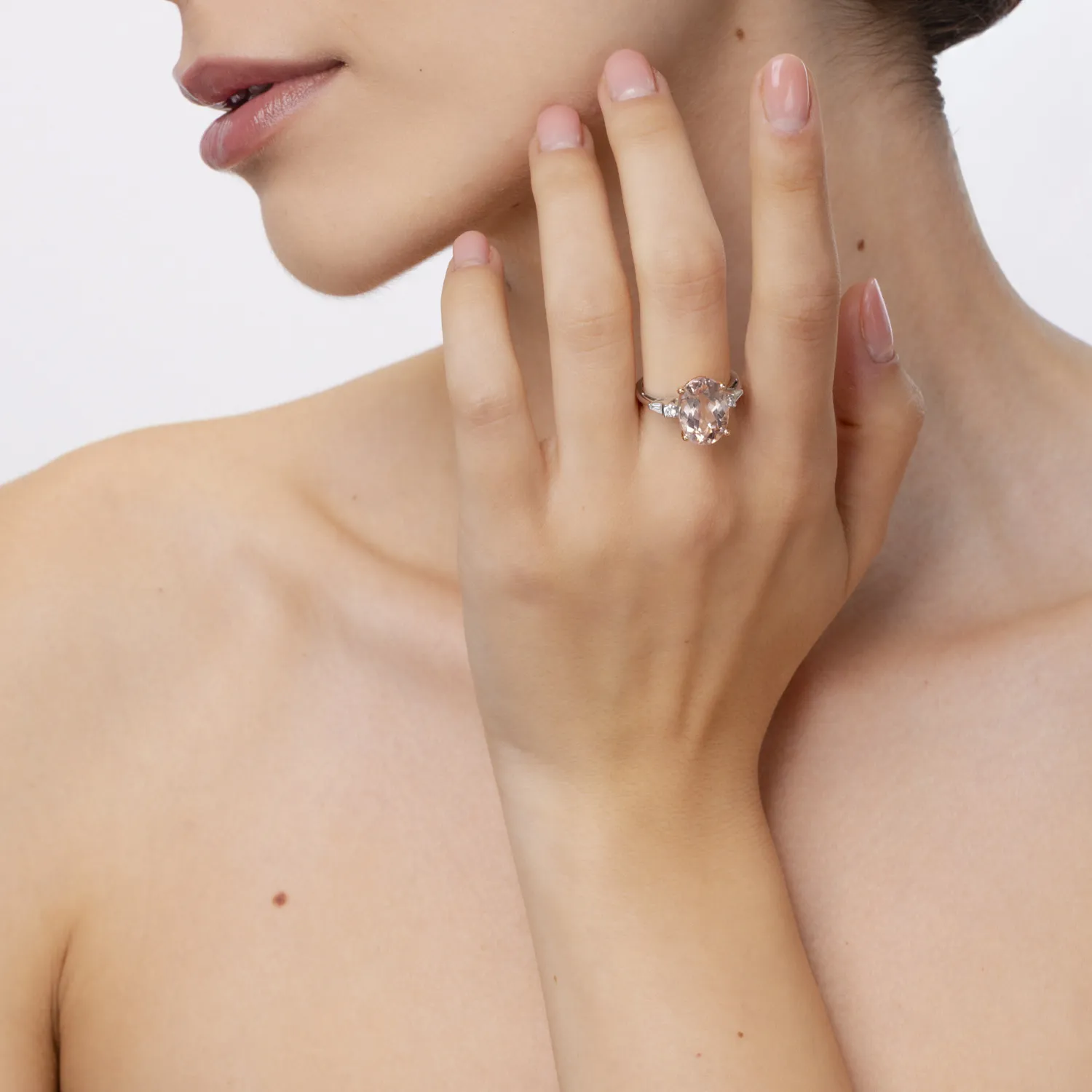 Fehér rózsa arany gyűrű 5.99ct morganittal és 0.24ct gyémántokkal