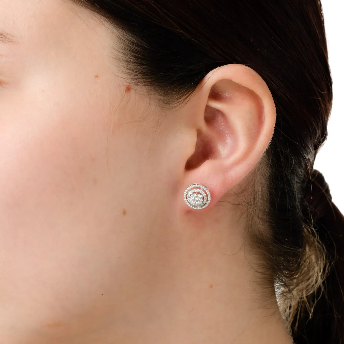 Kolczyki z białego złota z diamentami o masie 0.59ct